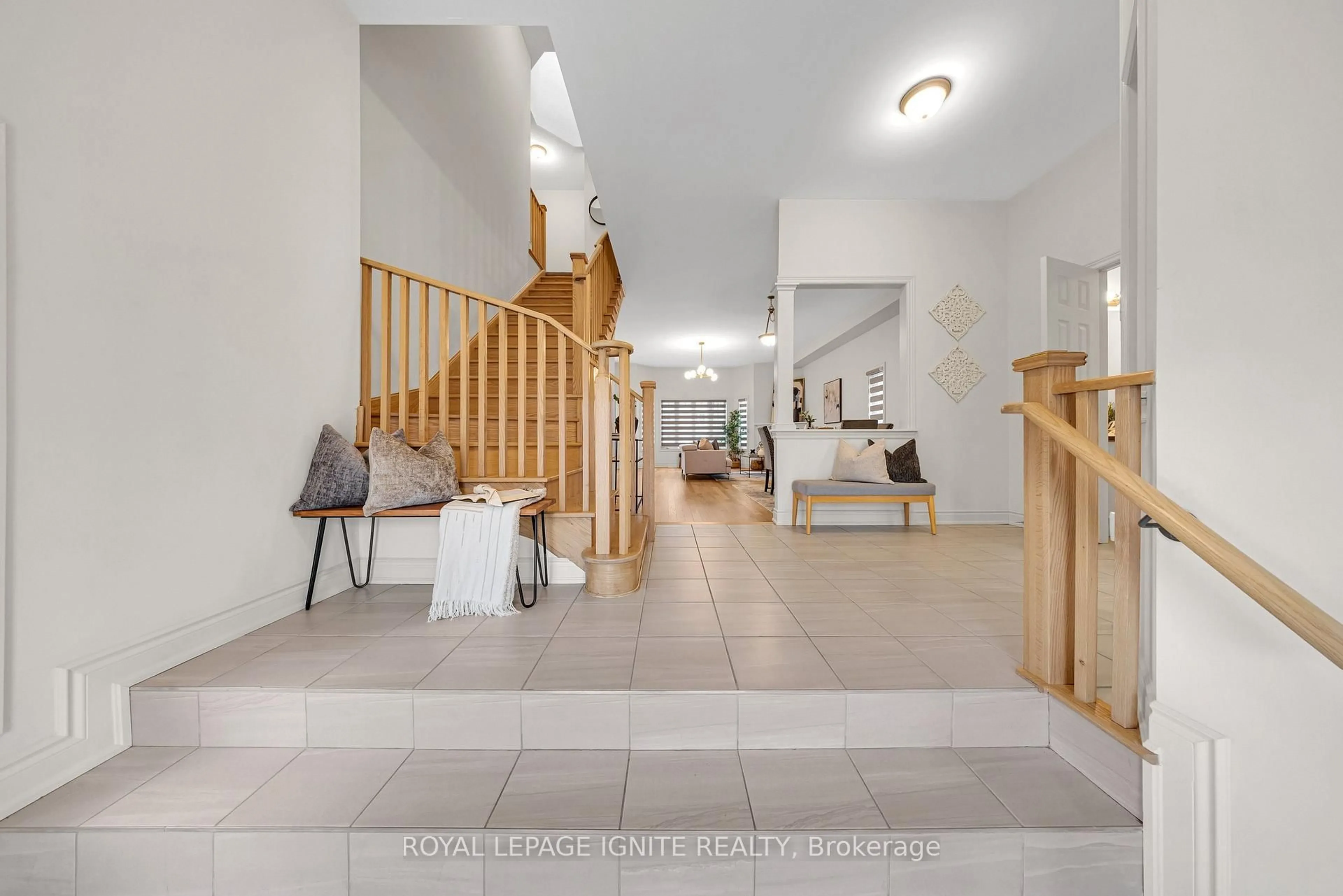 Indoor foyer for 3 Creedon Cres, Ajax Ontario L1T 0P7