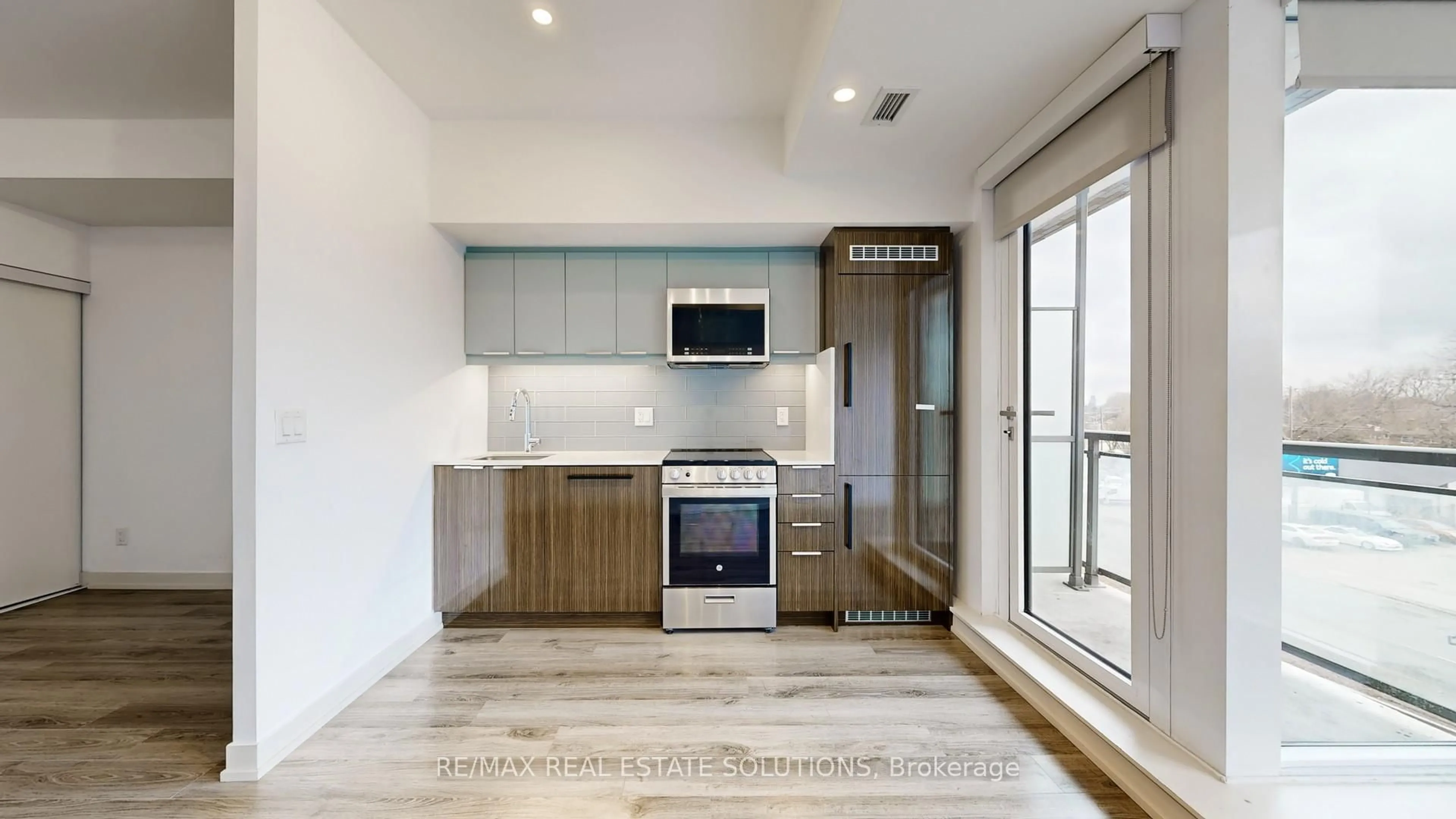 Open concept kitchen, wood/laminate floor for 90 Glen Everest Rd #407, Toronto Ontario M1N 0C3