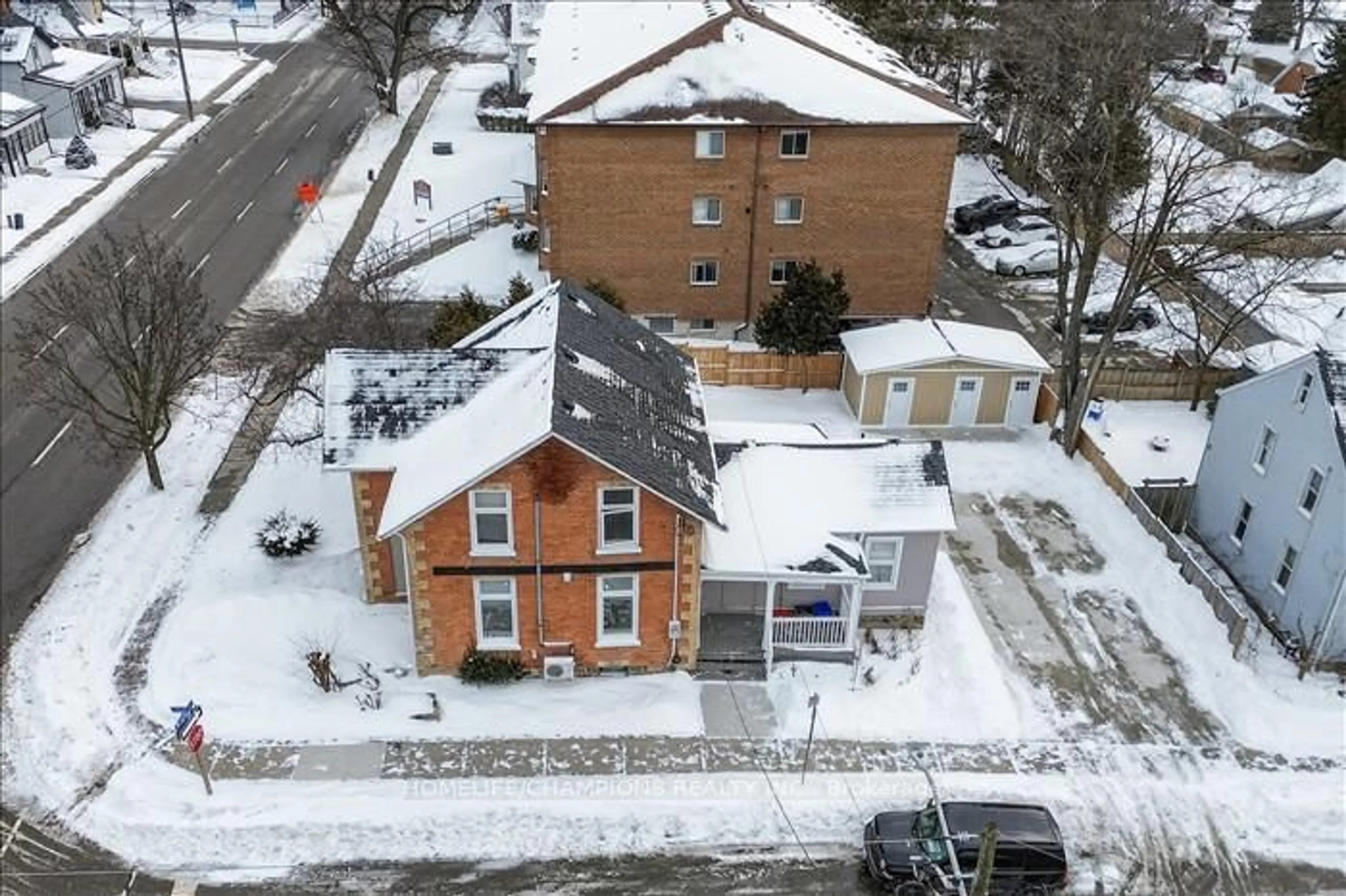 A pic from outside/outdoor area/front of a property/back of a property/a pic from drone, building for 168 Centre St, Oshawa Ontario L1H 4A6