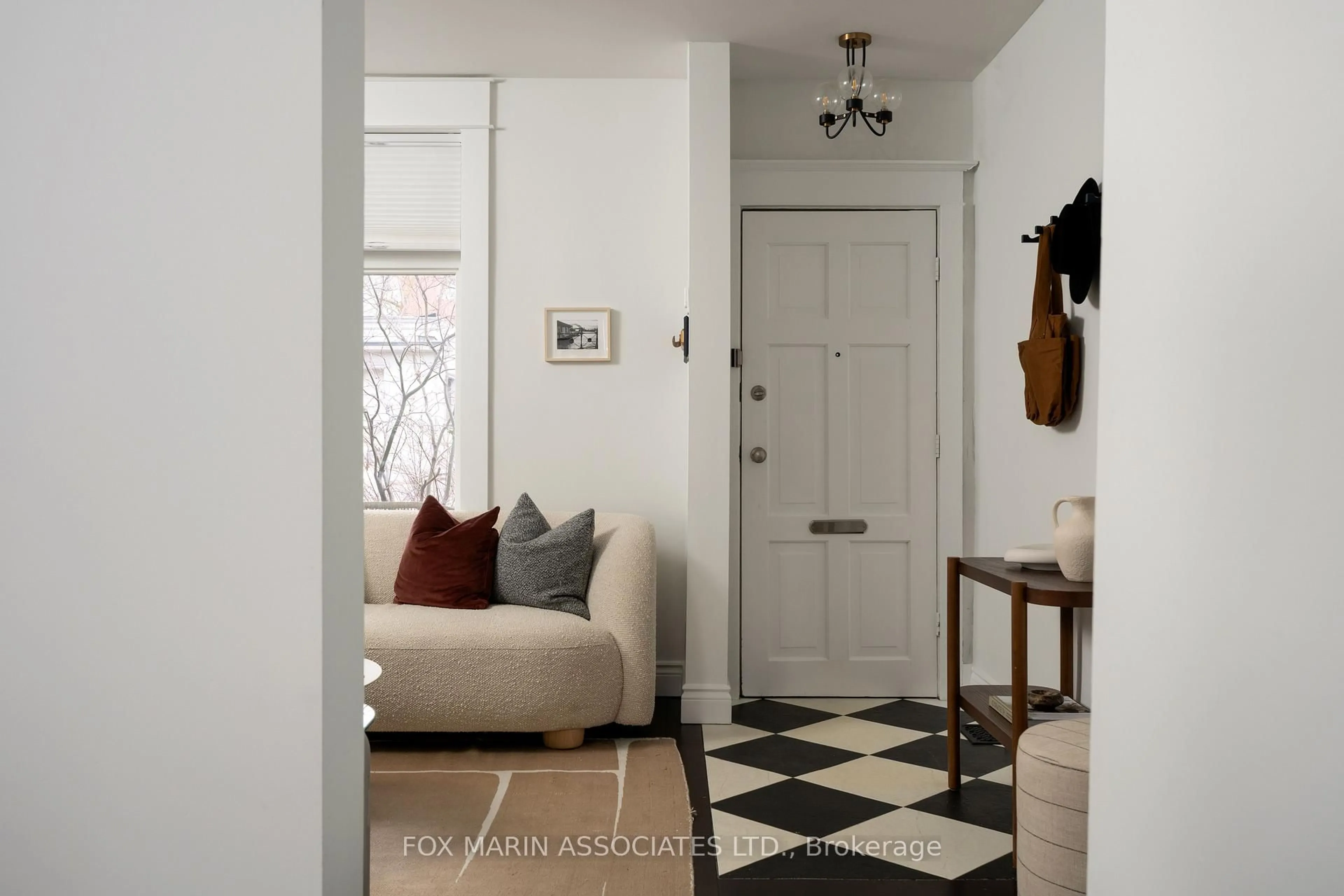 Indoor entryway for 126 Roseheath Ave, Toronto Ontario M4C 3P5