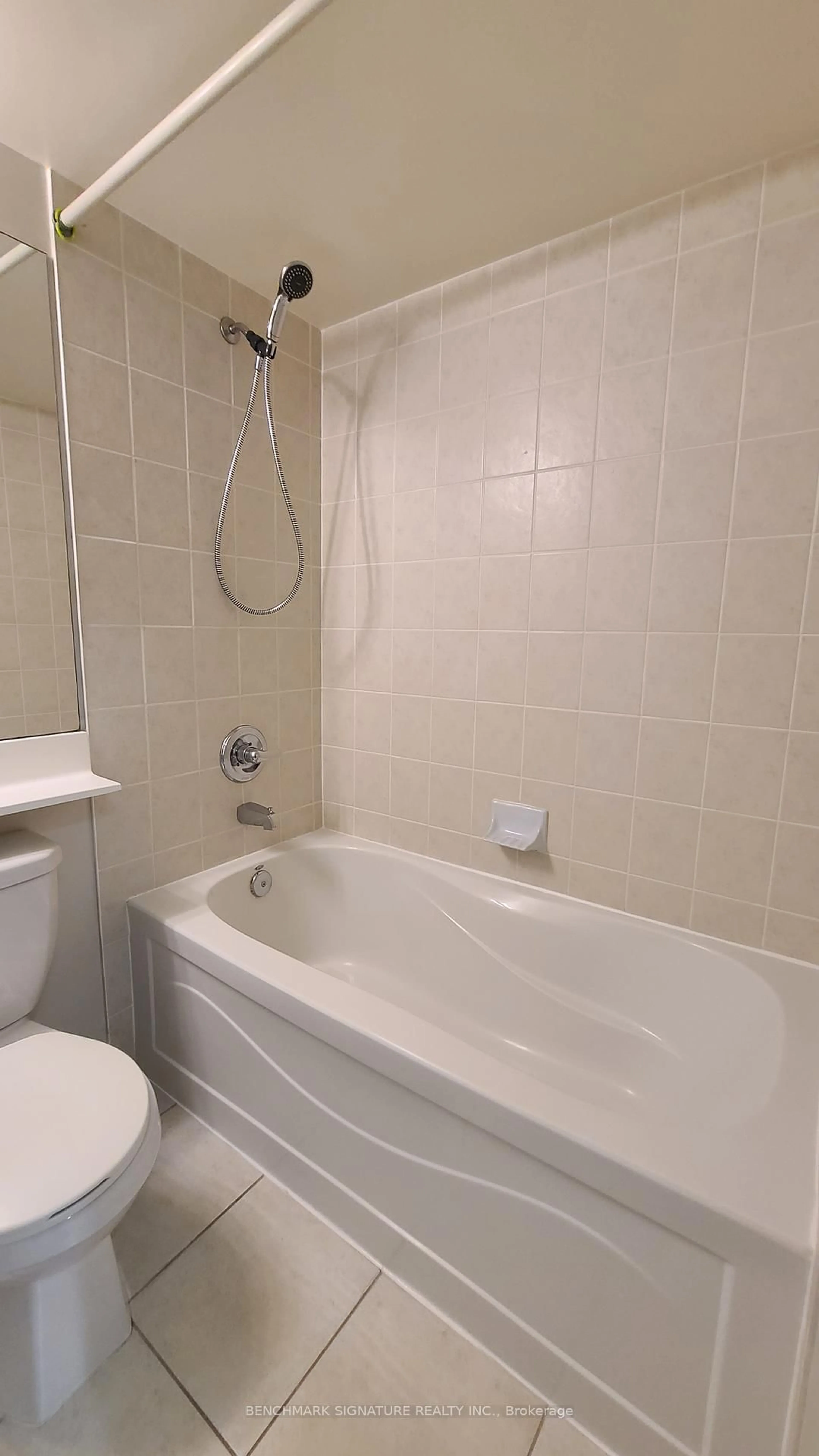 Standard bathroom, ceramic/tile floor for 60 Town Centre Crt #902, Toronto Ontario M1P 0B1