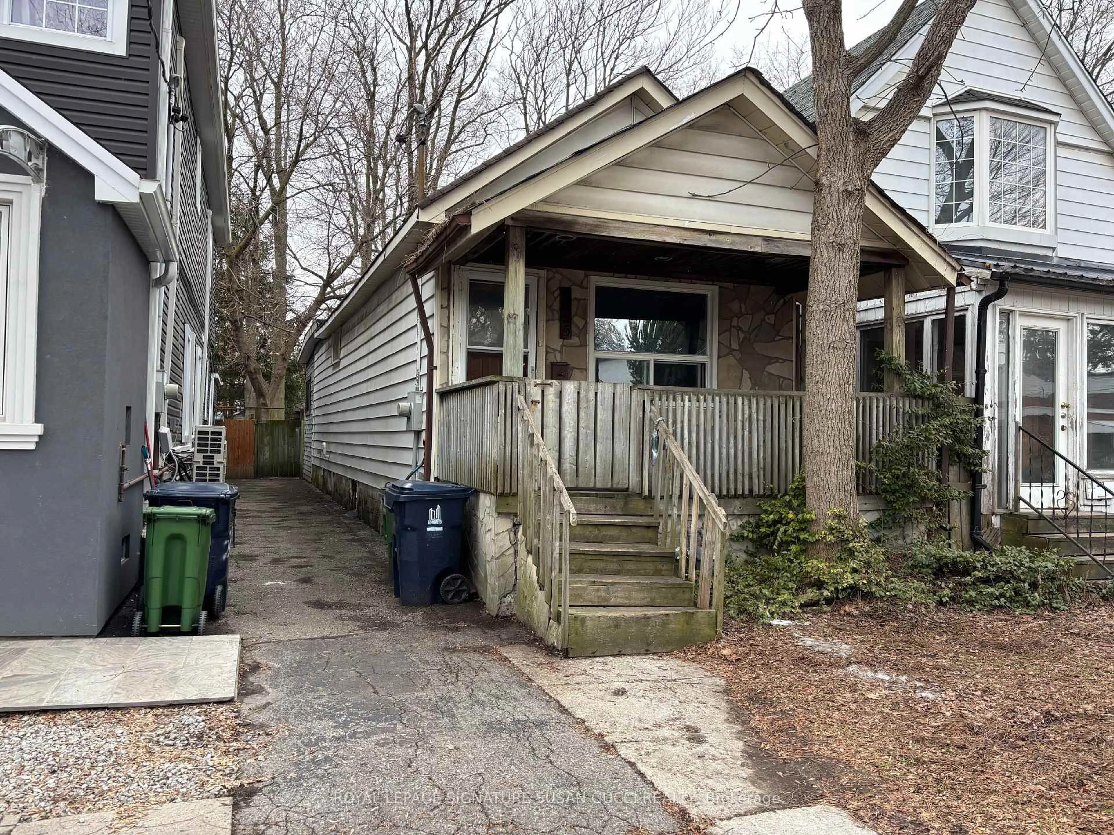 Unknown for 215 Gowan Ave, Toronto Ontario M4J 2K7