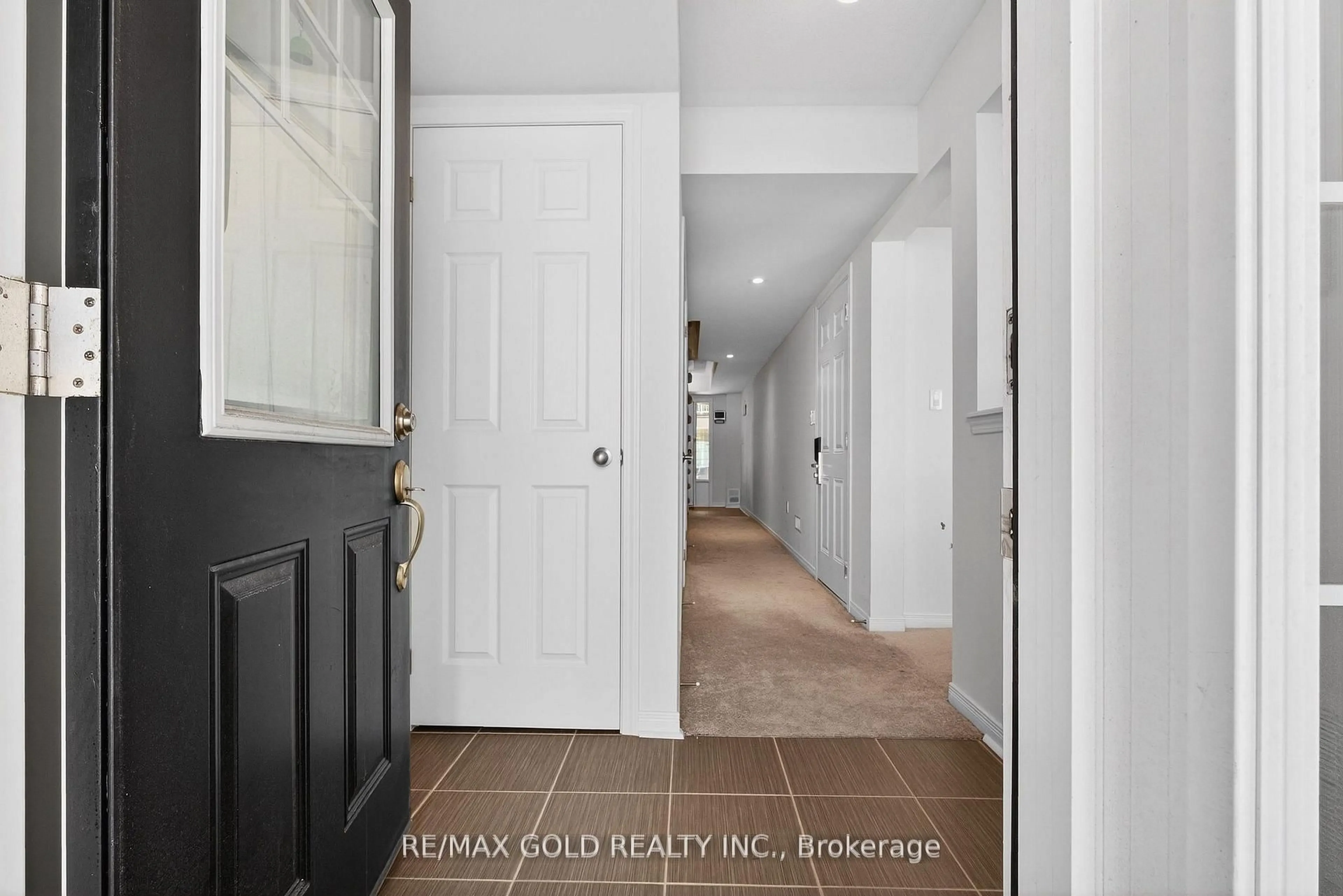 Indoor entryway for 846 Atwater Path, Oshawa Ontario L1J 0E8