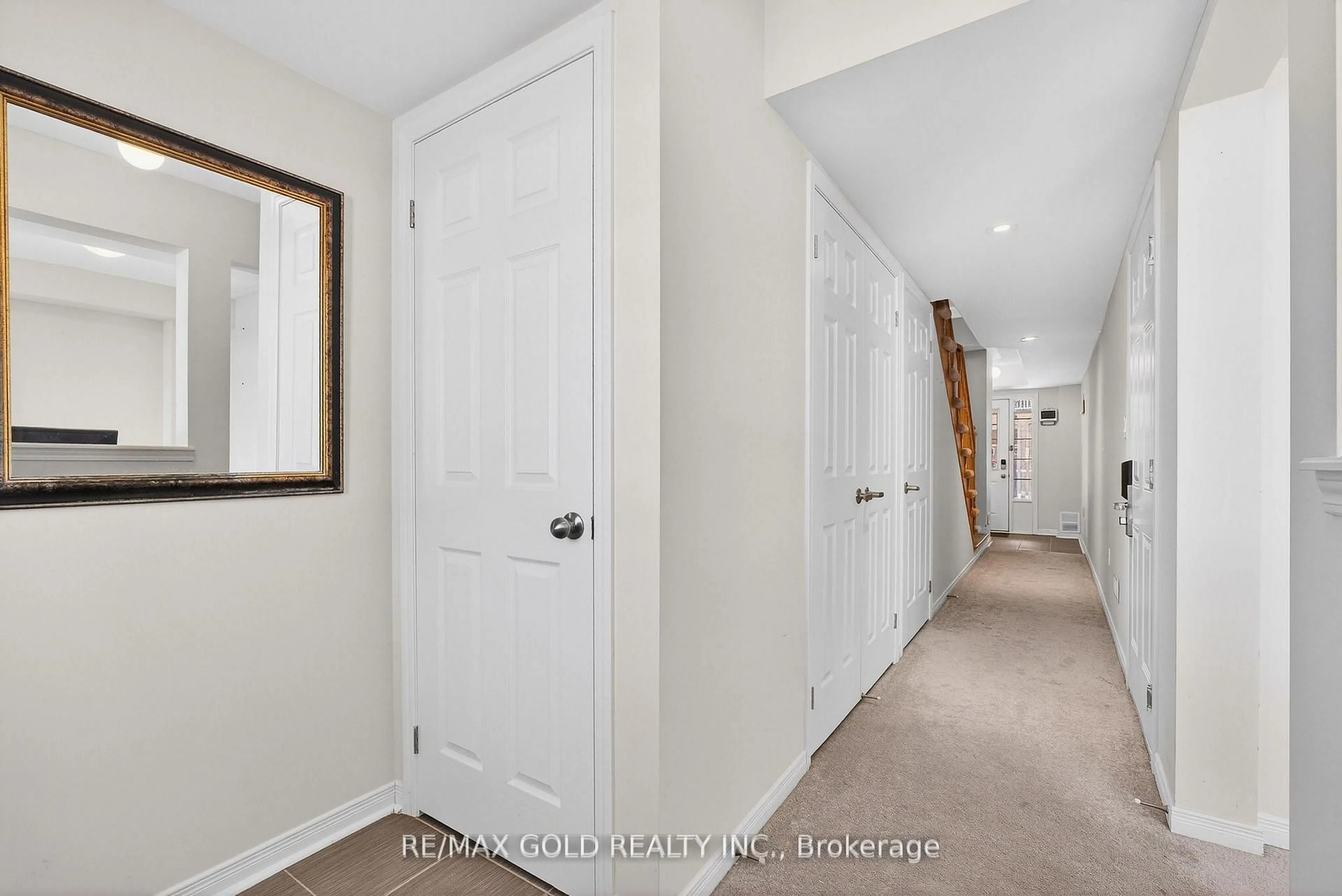 Indoor entryway for 846 Atwater Path, Oshawa Ontario L1J 0E8