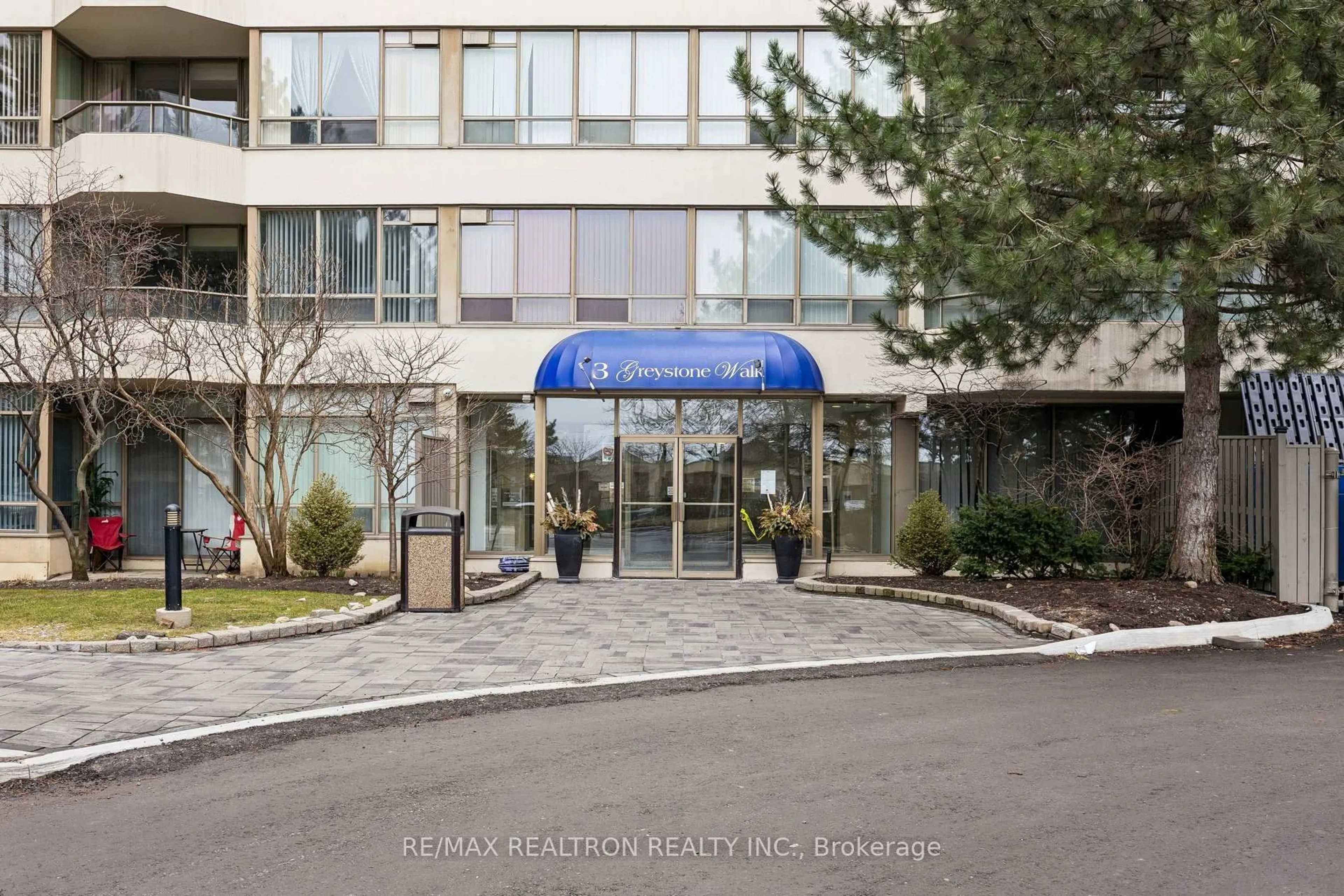 Indoor foyer for 3 Greystone Walk Dr #1033, Toronto Ontario M1K 5J4