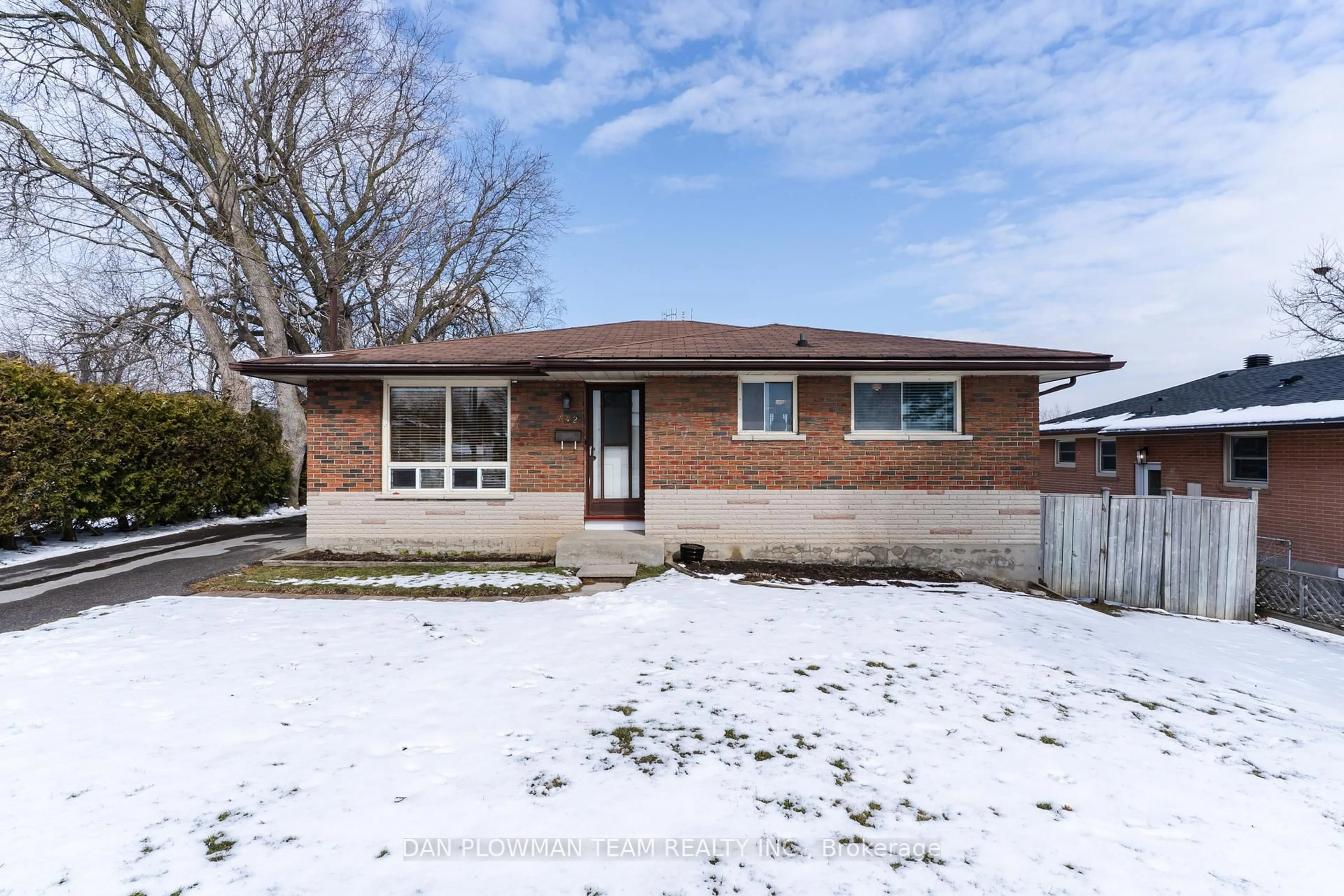 Home with brick exterior material, street for 742 Chesterton Ave, Oshawa Ontario L1H 3J3
