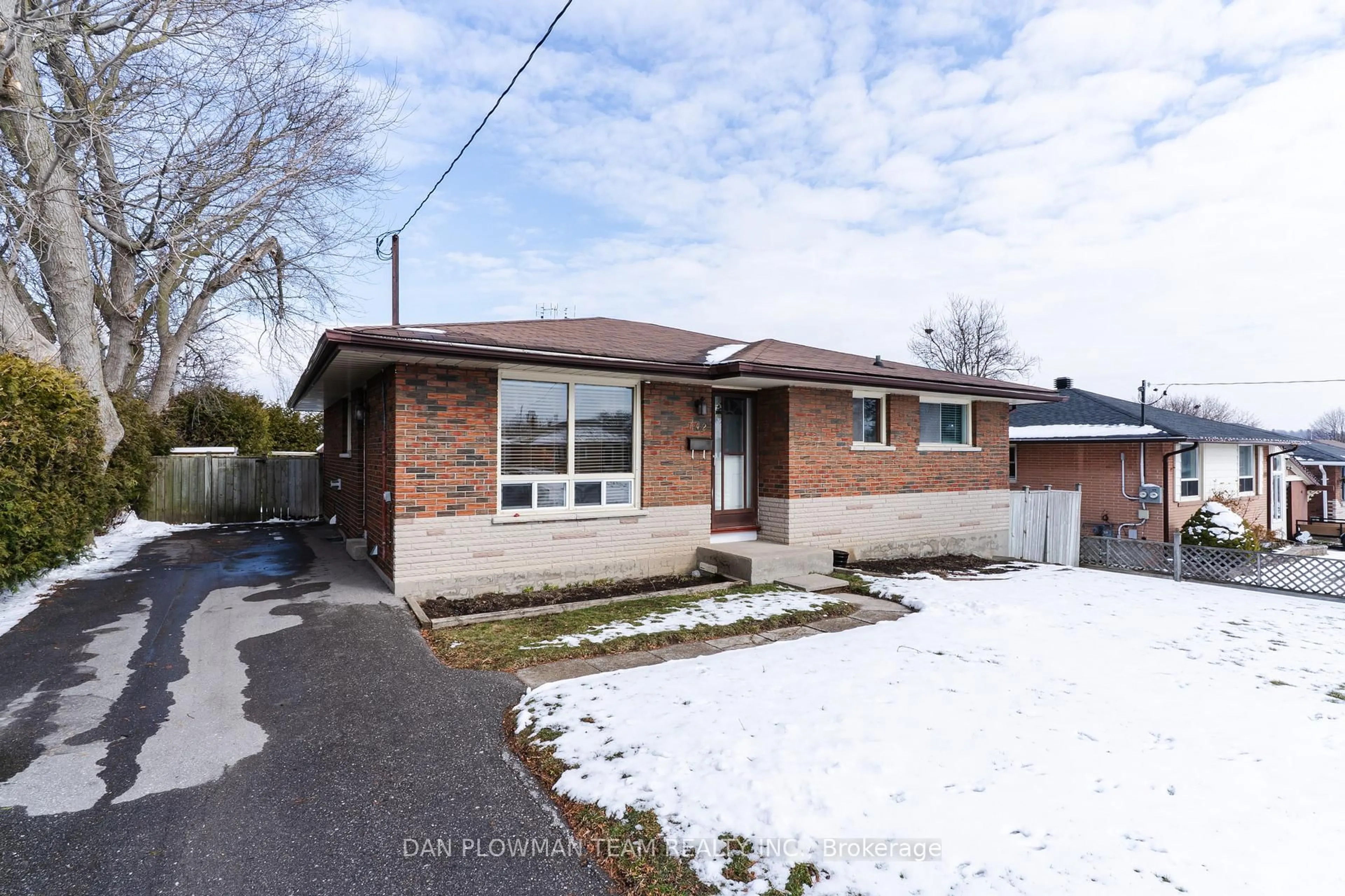 Home with brick exterior material, street for 742 Chesterton Ave, Oshawa Ontario L1H 3J3