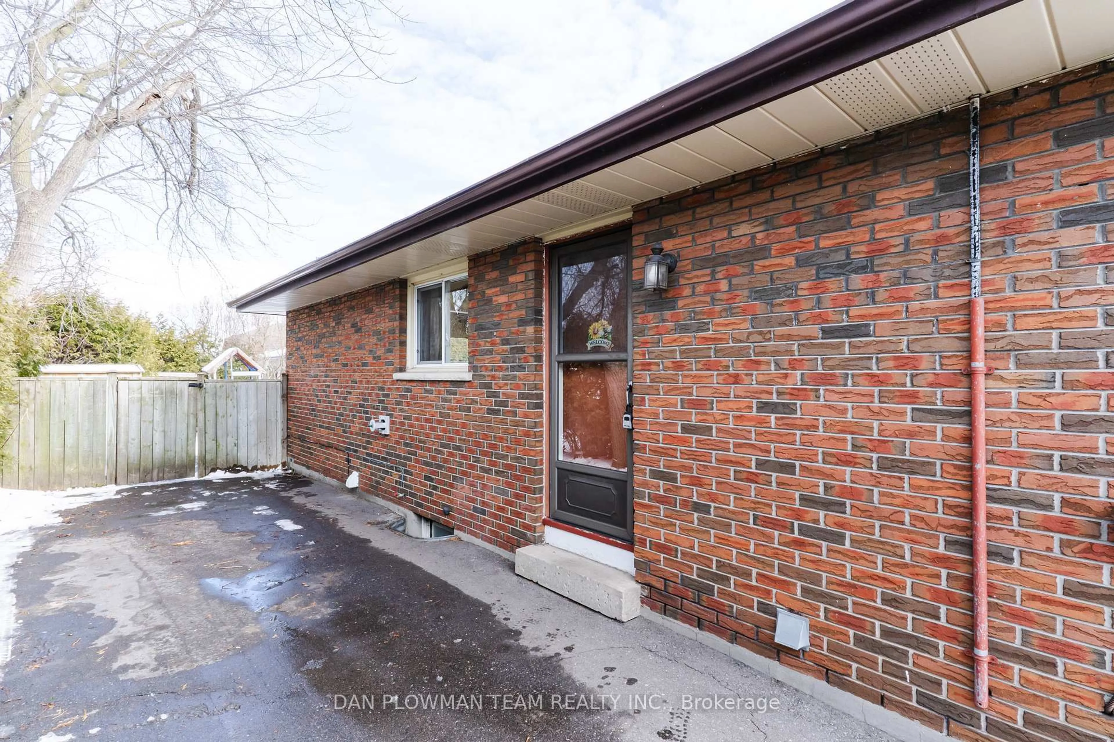 Home with brick exterior material, street for 742 Chesterton Ave, Oshawa Ontario L1H 3J3