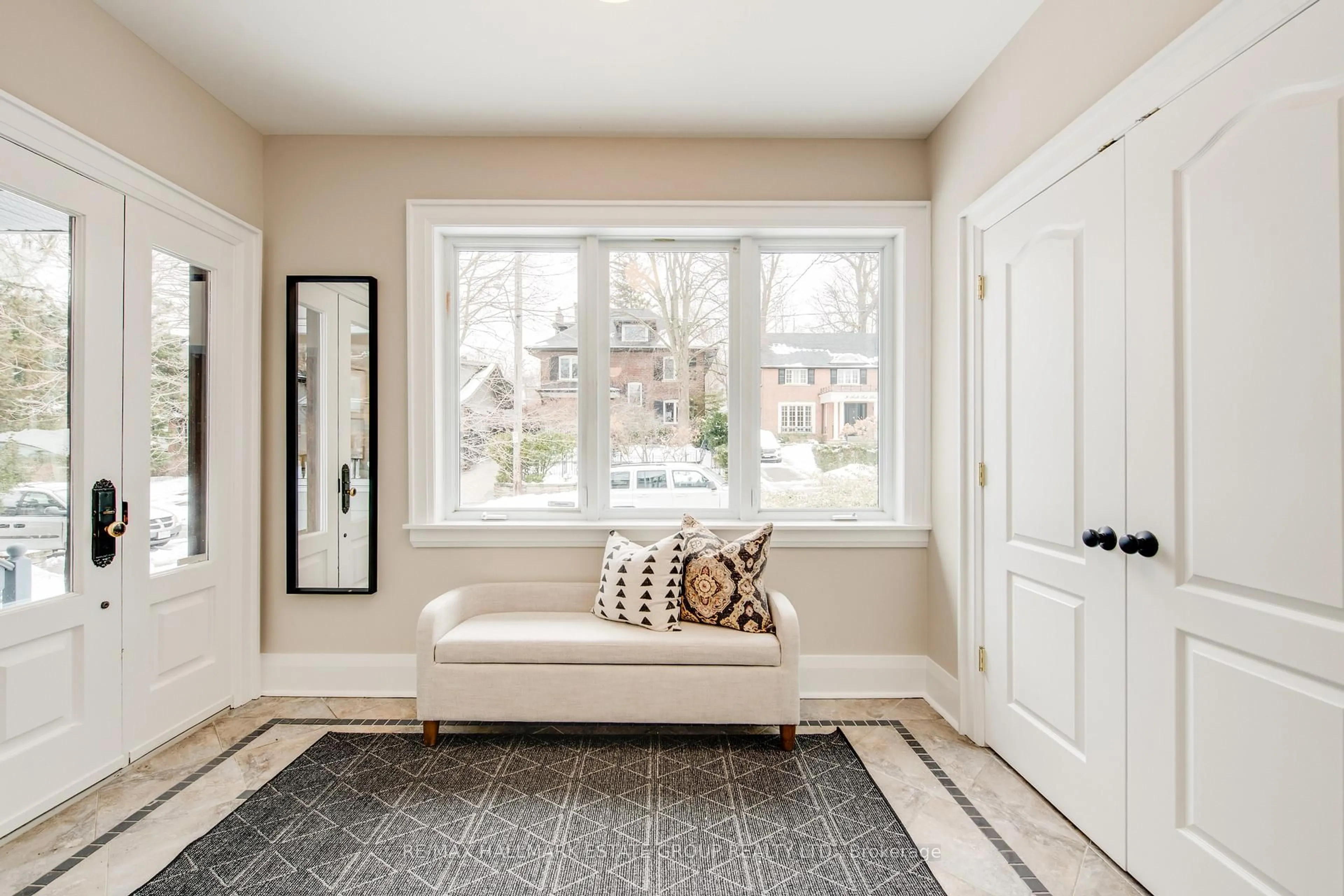 Indoor entryway for 25 Neville Park Blvd, Toronto Ontario M4E 3P5