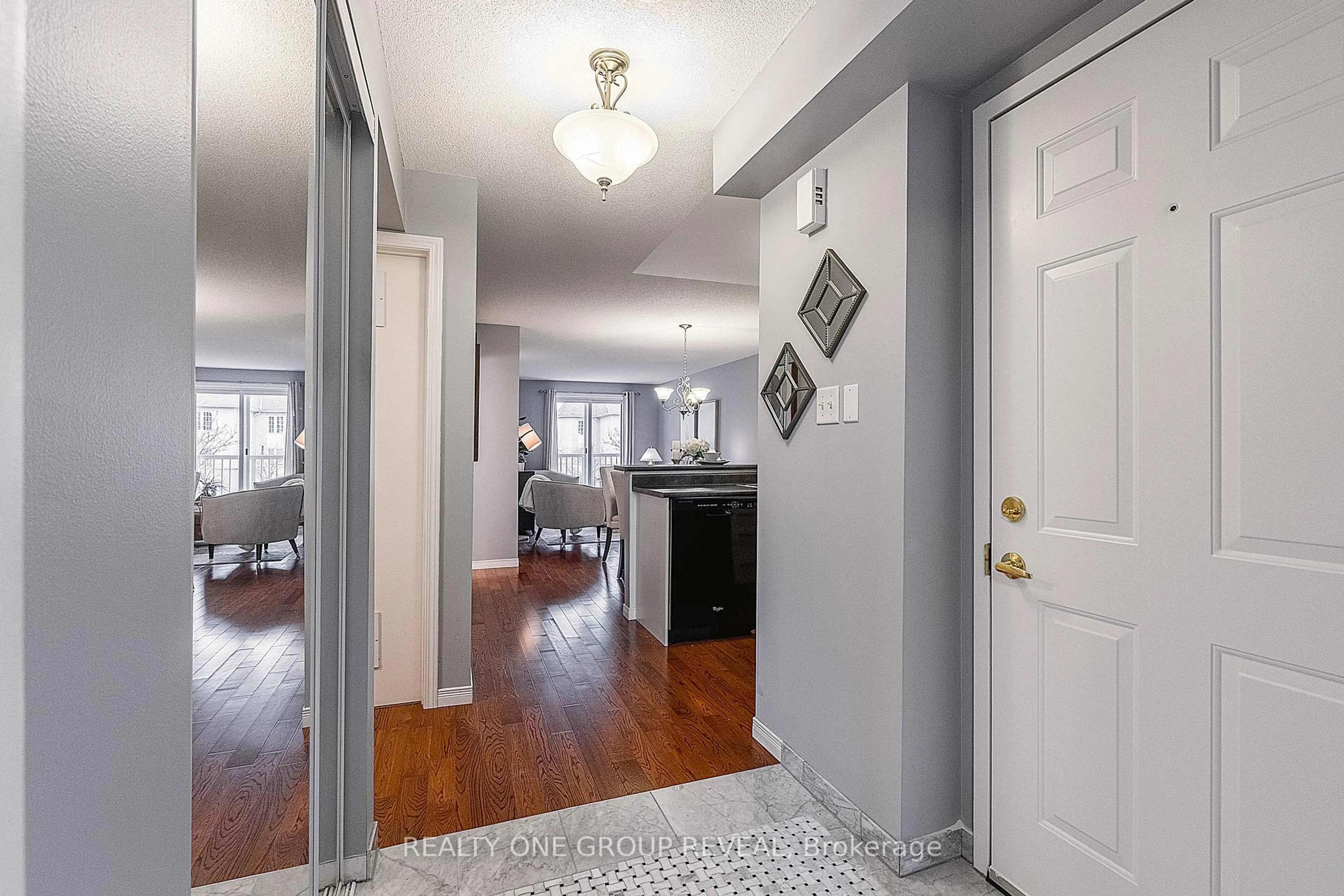 Indoor entryway for 31 Petra Way #2, Whitby Ontario L1R 0A7