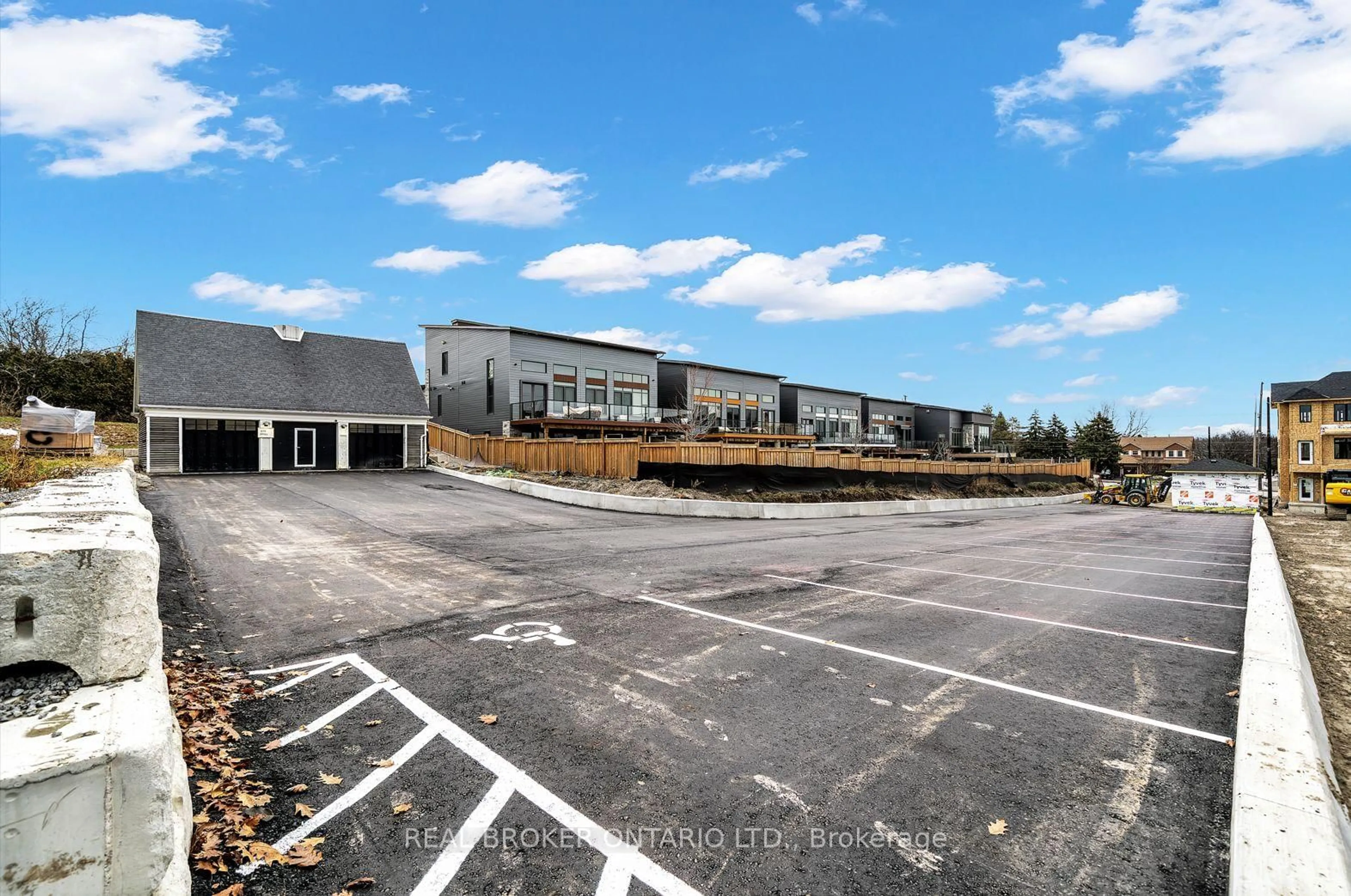 A pic from outside/outdoor area/front of a property/back of a property/a pic from drone, unknown for 780 Garden St, Whitby Ontario L1N 8P2