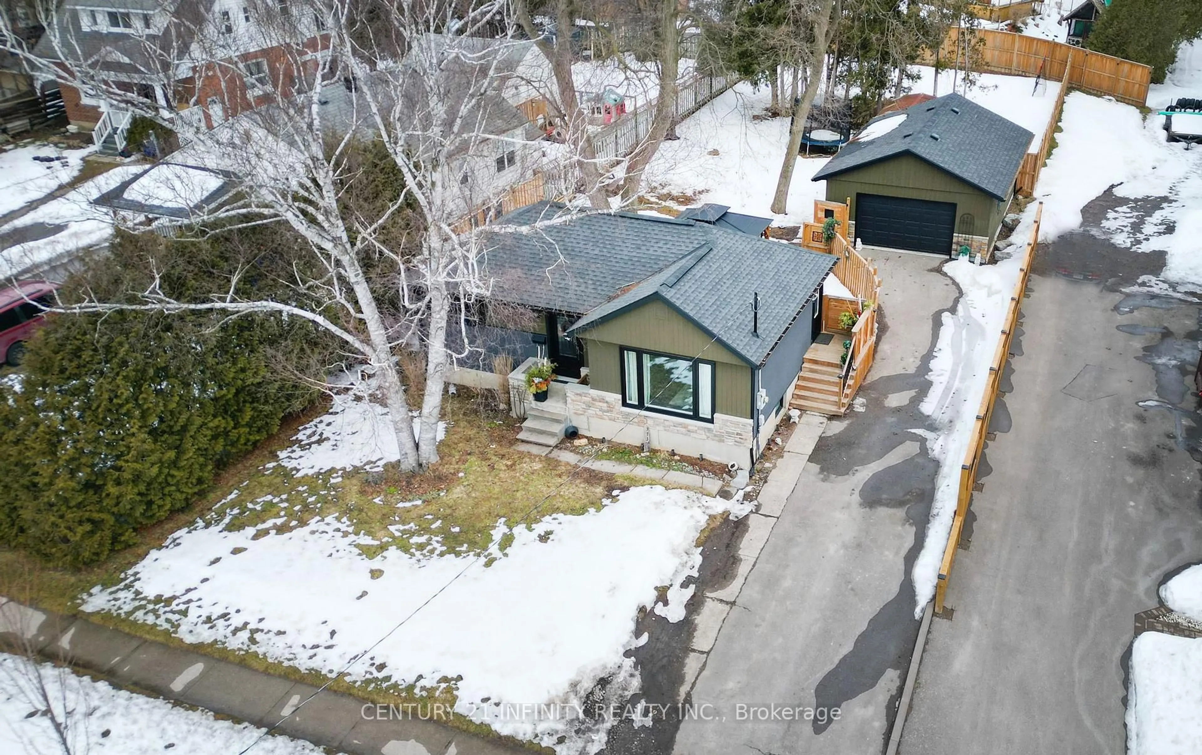 A pic from outside/outdoor area/front of a property/back of a property/a pic from drone, street for 373 Grandview St, Oshawa Ontario L1H 7E1