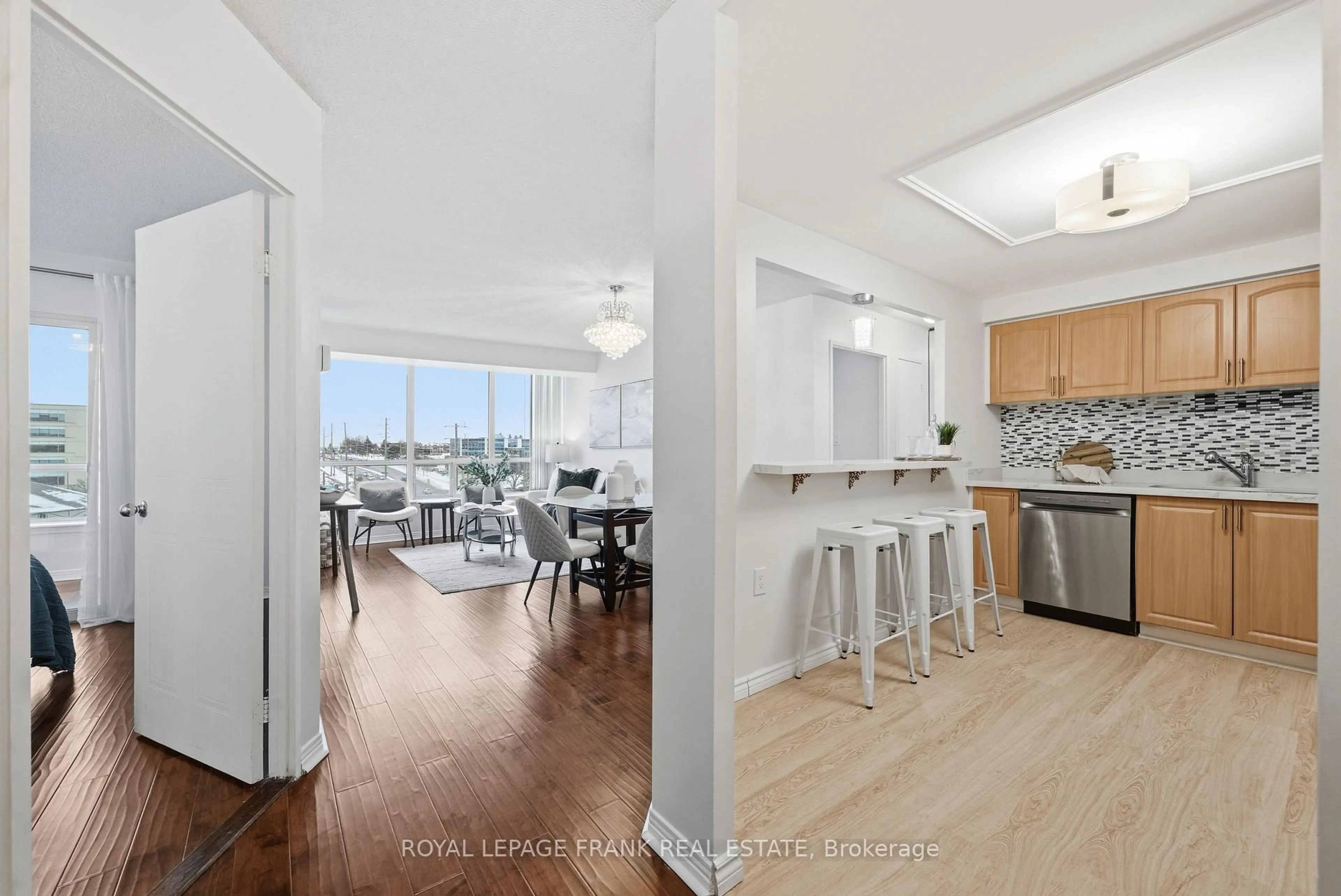 Open concept kitchen, unknown for 711 Rossland Rd #710, Whitby Ontario L1N 8Z1