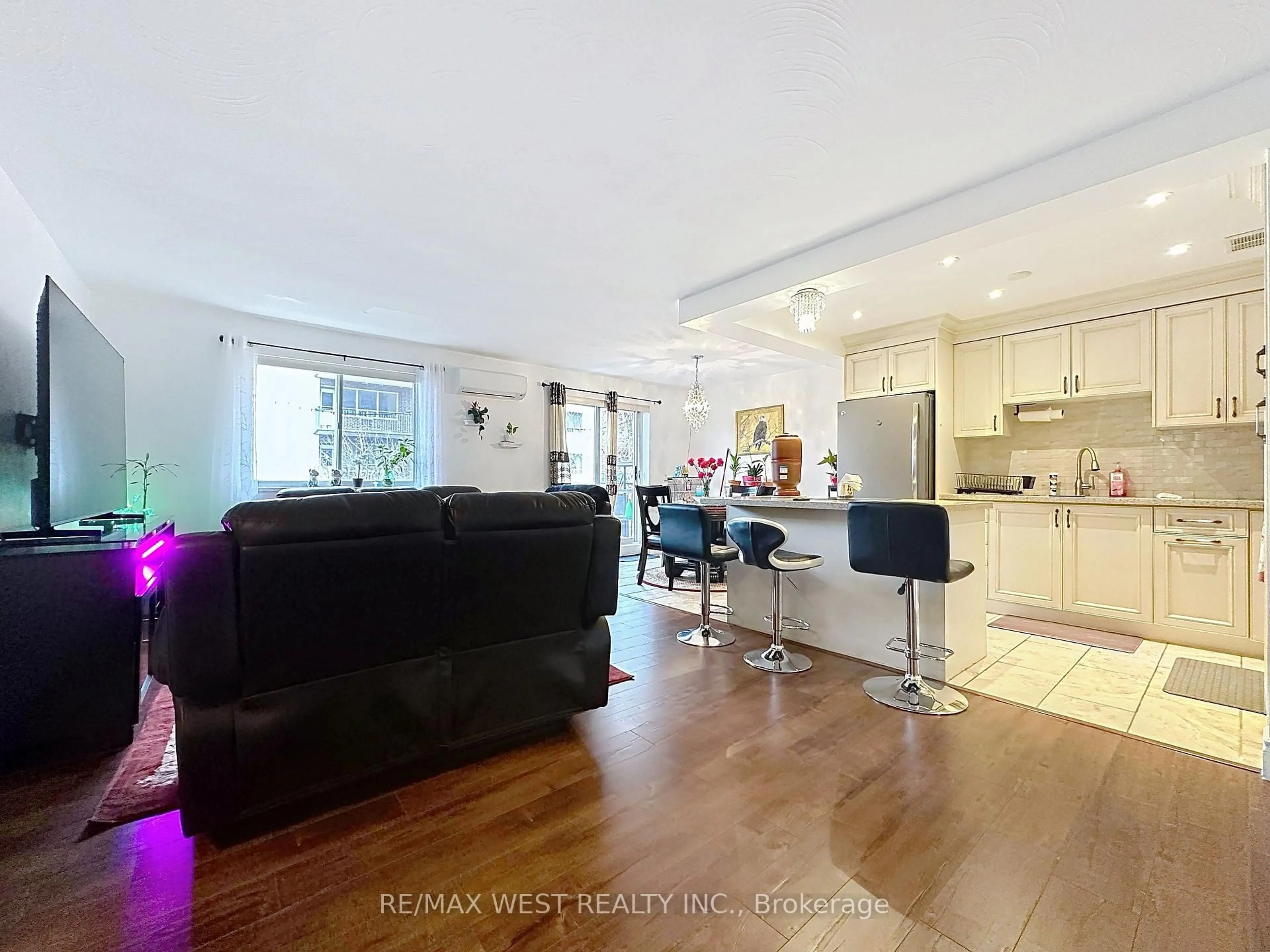 Open concept kitchen, unknown for 800 Kennedy Rd #206, Toronto Ontario M1K 2C9