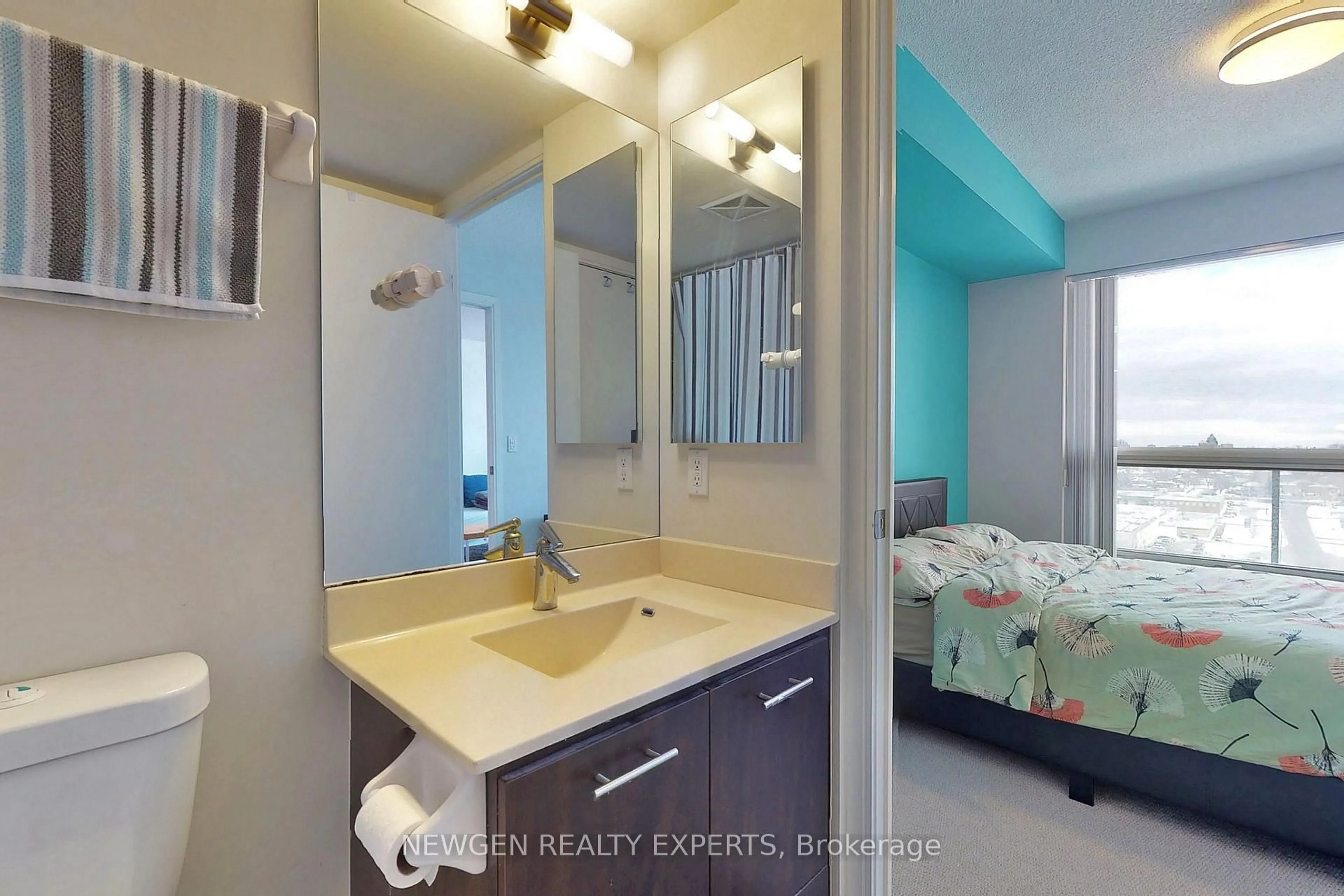 Standard bathroom, ceramic/tile floor for 135 Village Green Sq #1015, Toronto Ontario M1S 0L1