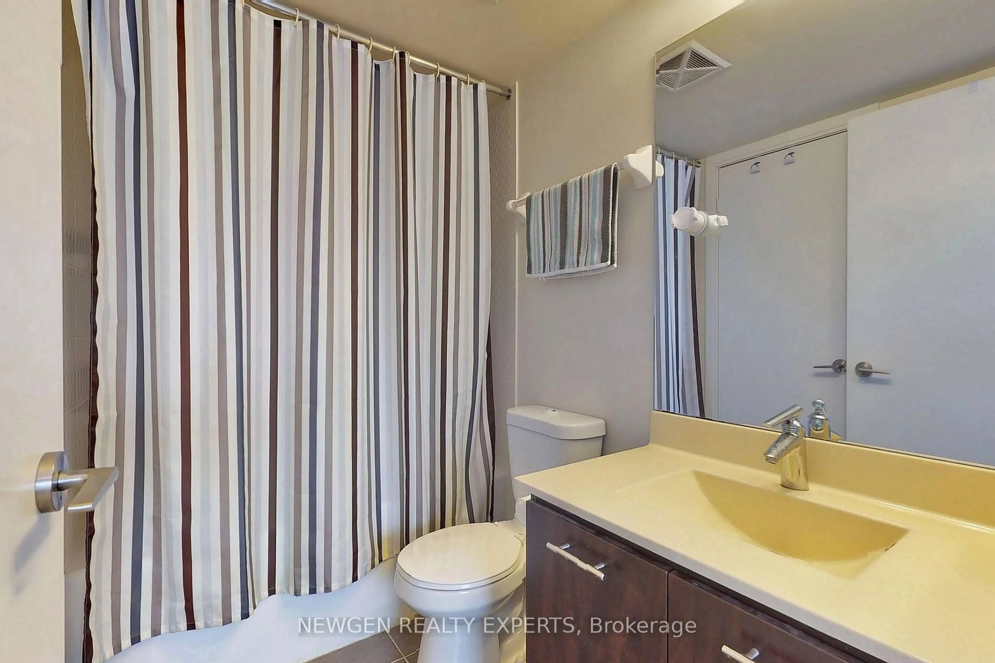 Standard bathroom, unknown for 135 Village Green Sq #1015, Toronto Ontario M1S 0L1