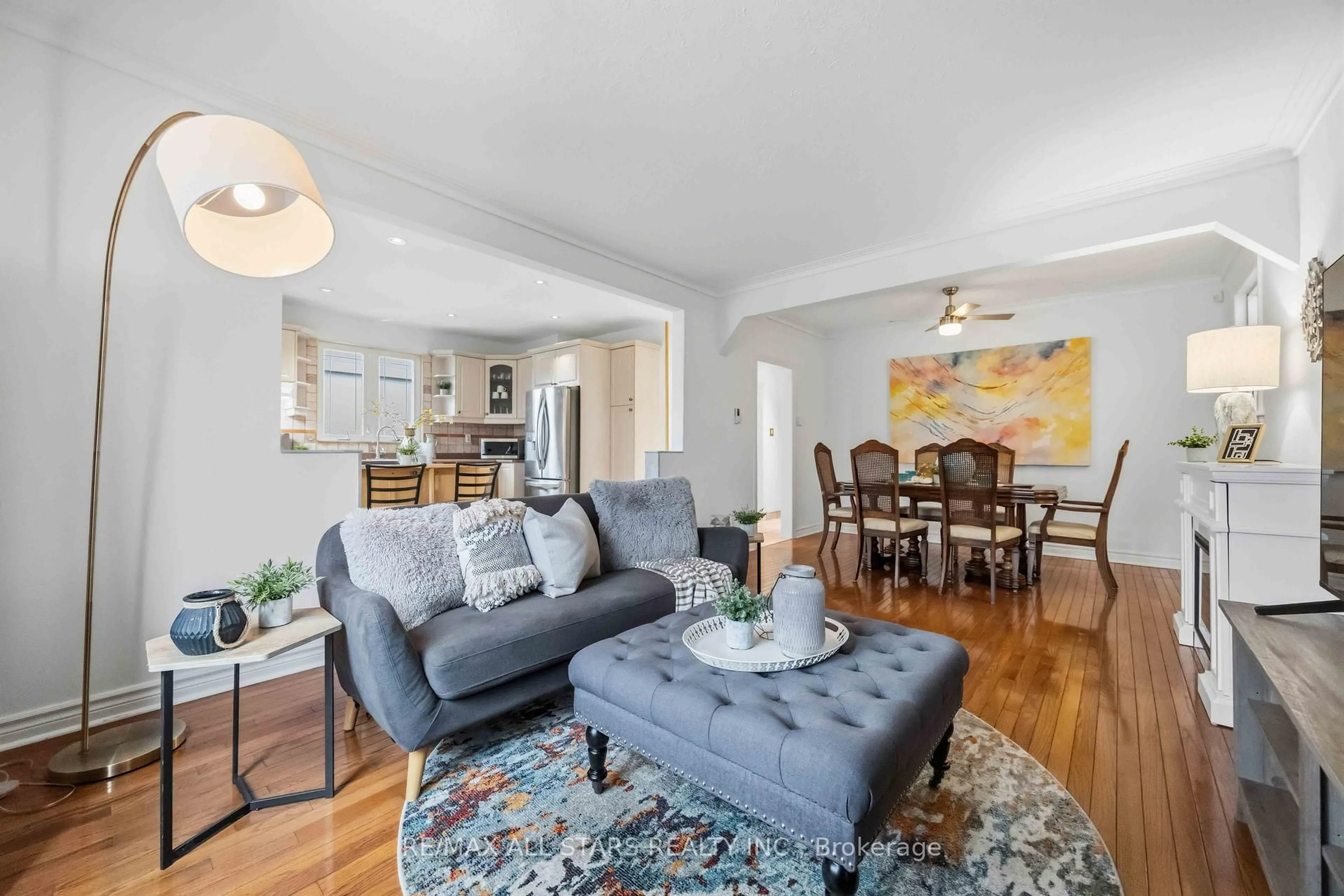 Living room with furniture, unknown for 28 Hubert Ave, Toronto Ontario M1K 1Z8