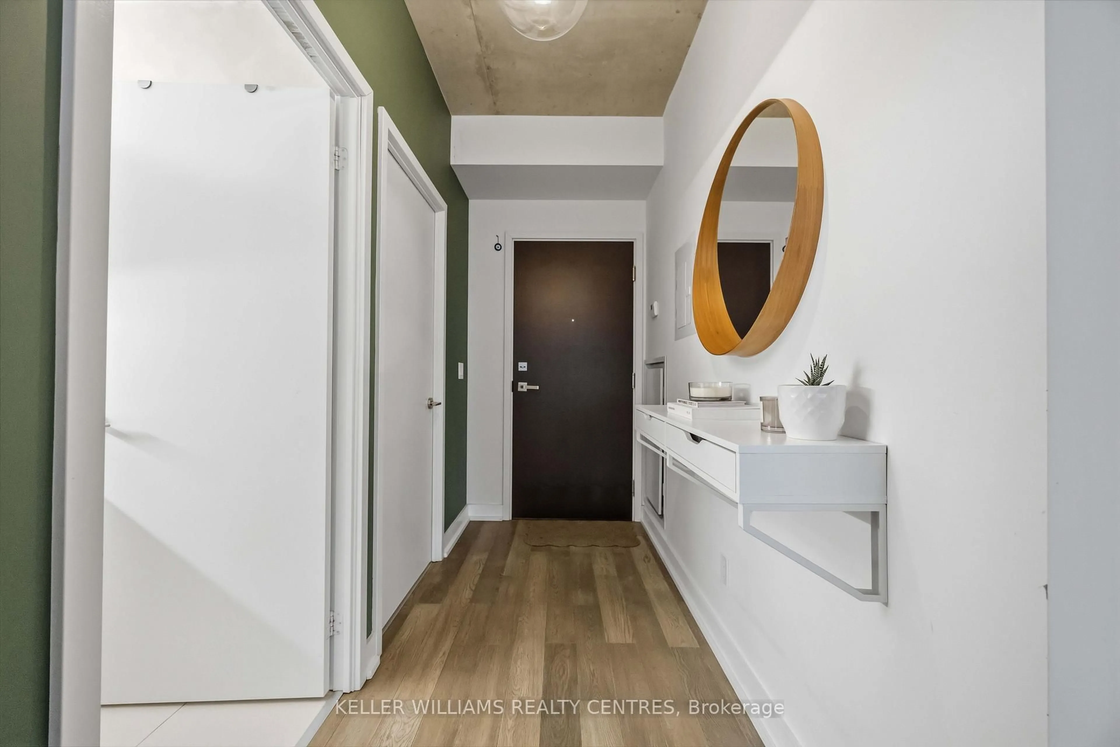 Indoor entryway for 1190 Dundas St #615, Toronto Ontario M4M 0C5