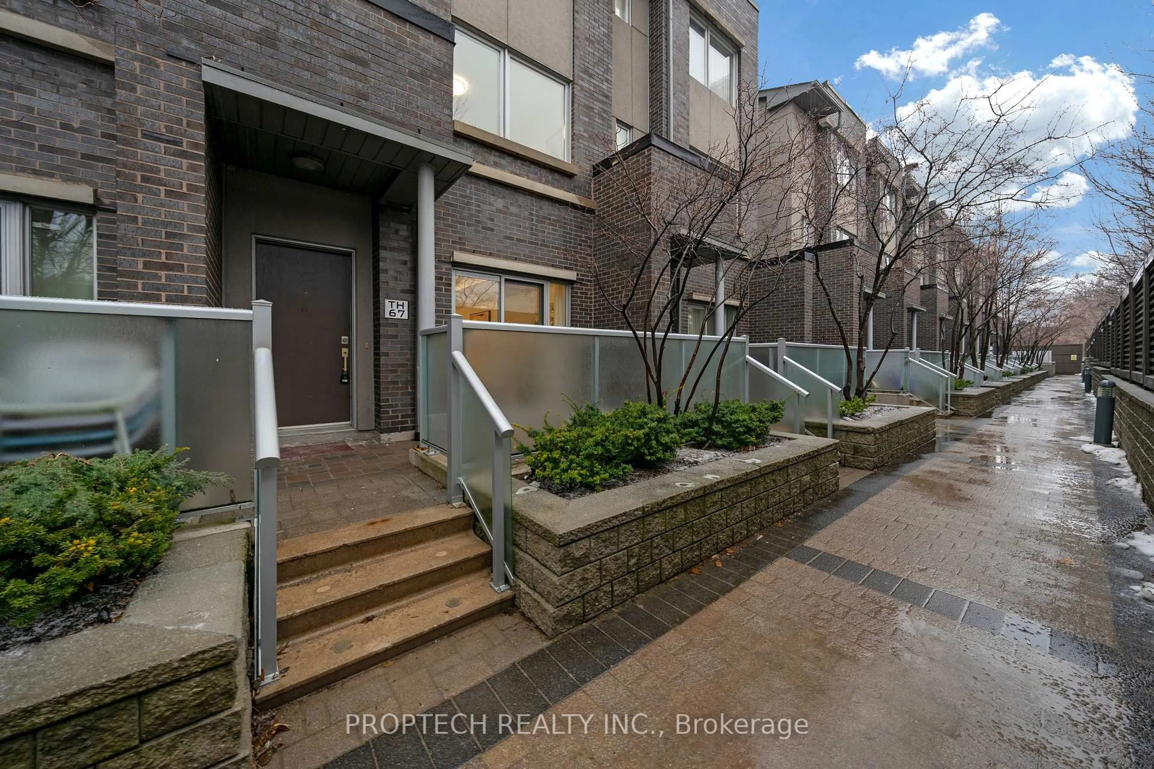 Patio, street for 295 Village Green Sq #67, Toronto Ontario M1S 0L2