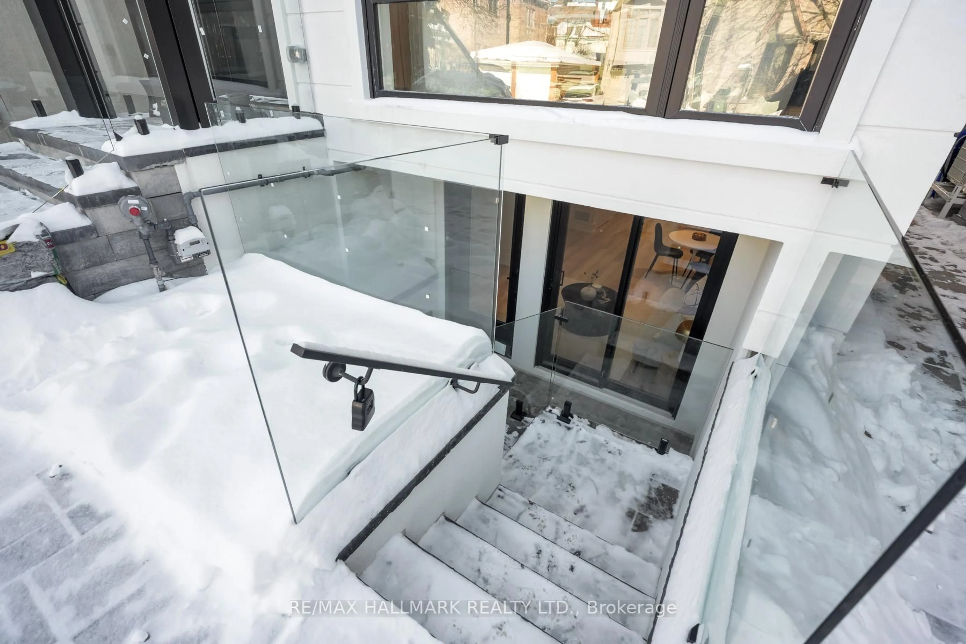 Unknown for 15 Cruikshank Ave, Toronto Ontario M4K 1S6