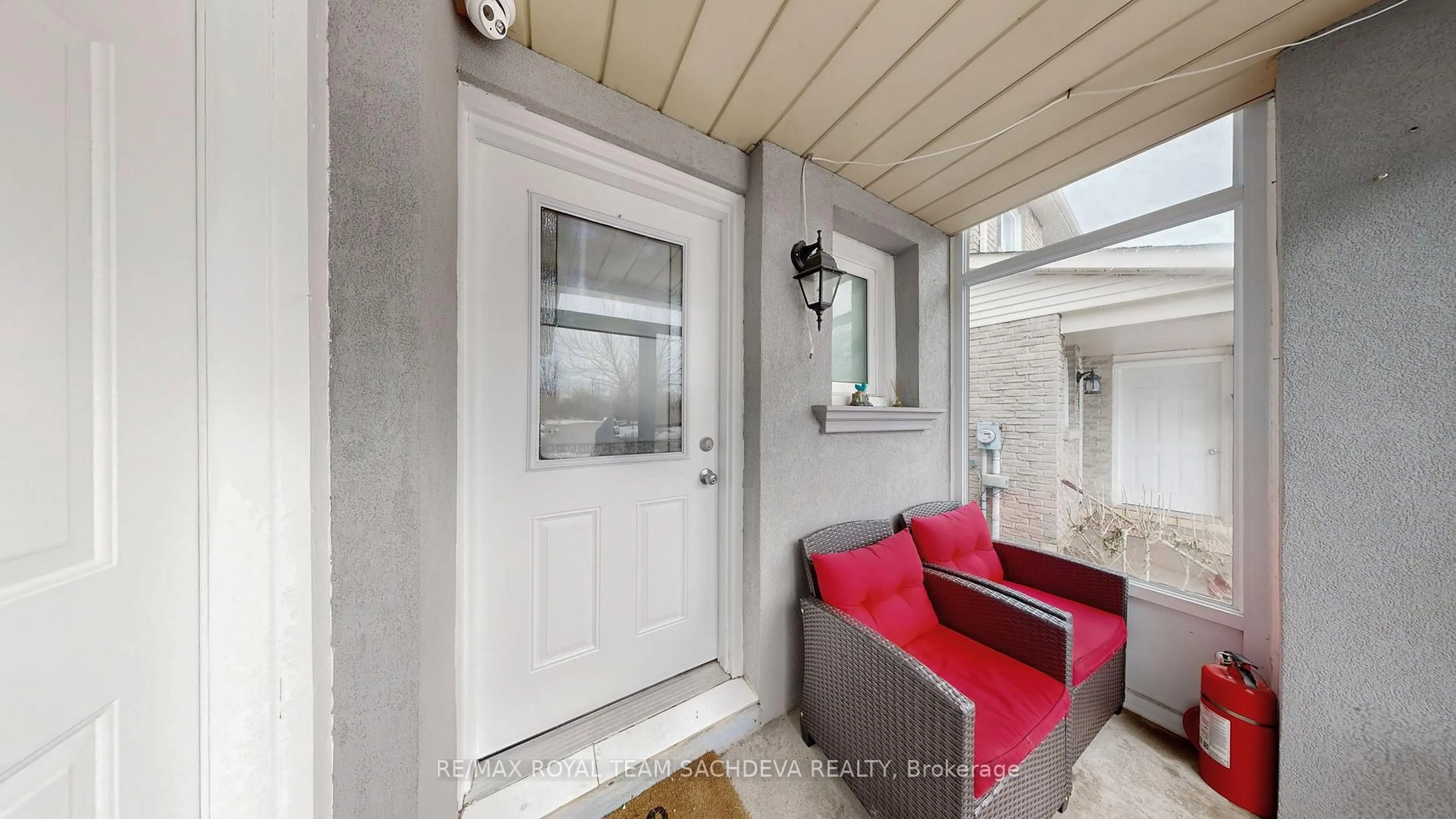Indoor entryway for 173 Dean Park Rd, Toronto Ontario M1B 2W9