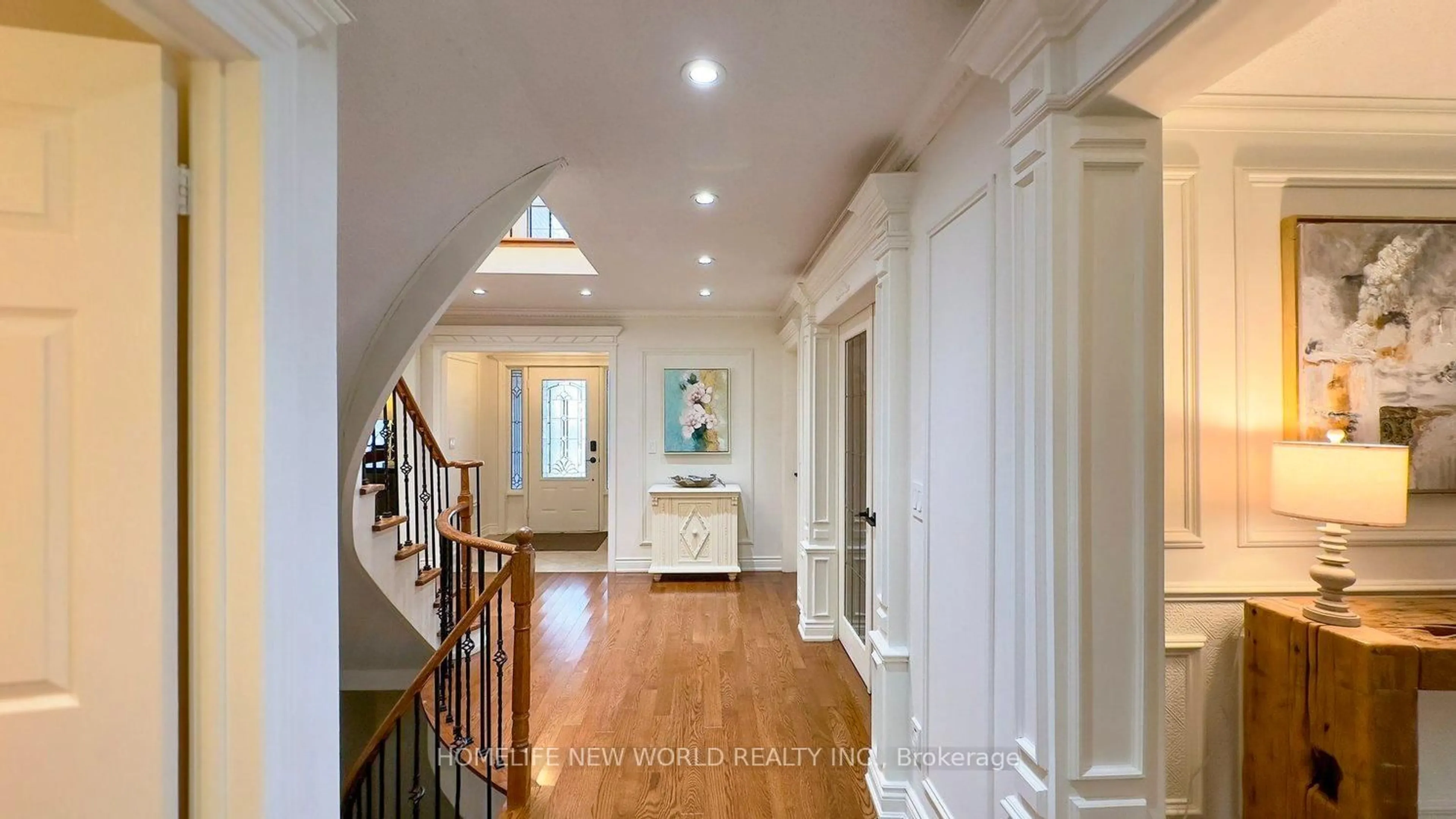 Indoor entryway for 35 Chipperfield Cres, Whitby Ontario L1R 1P1