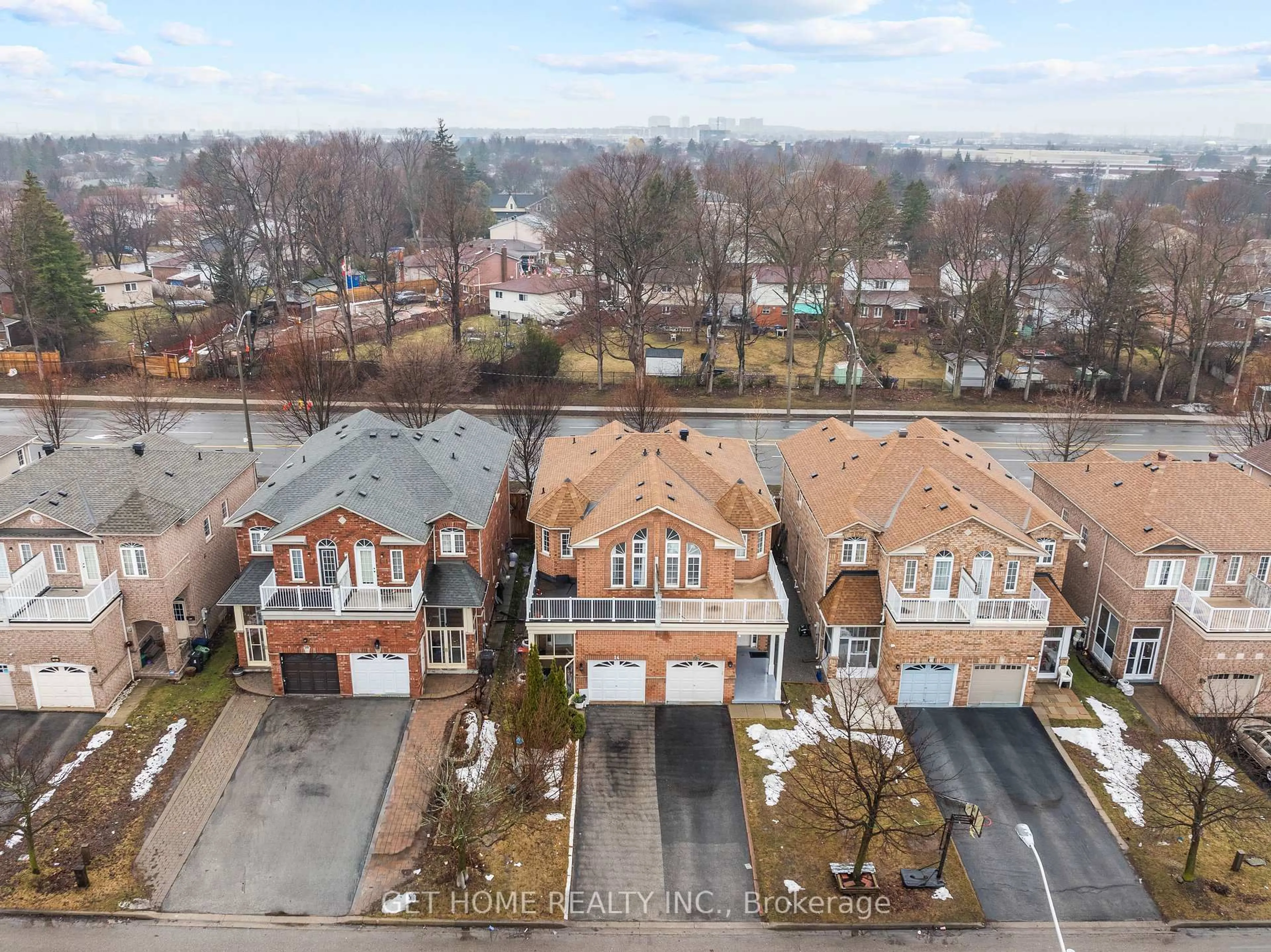 A pic from outside/outdoor area/front of a property/back of a property/a pic from drone, street for 14 Mourning Dove Cres, Toronto Ontario M1B 6A7