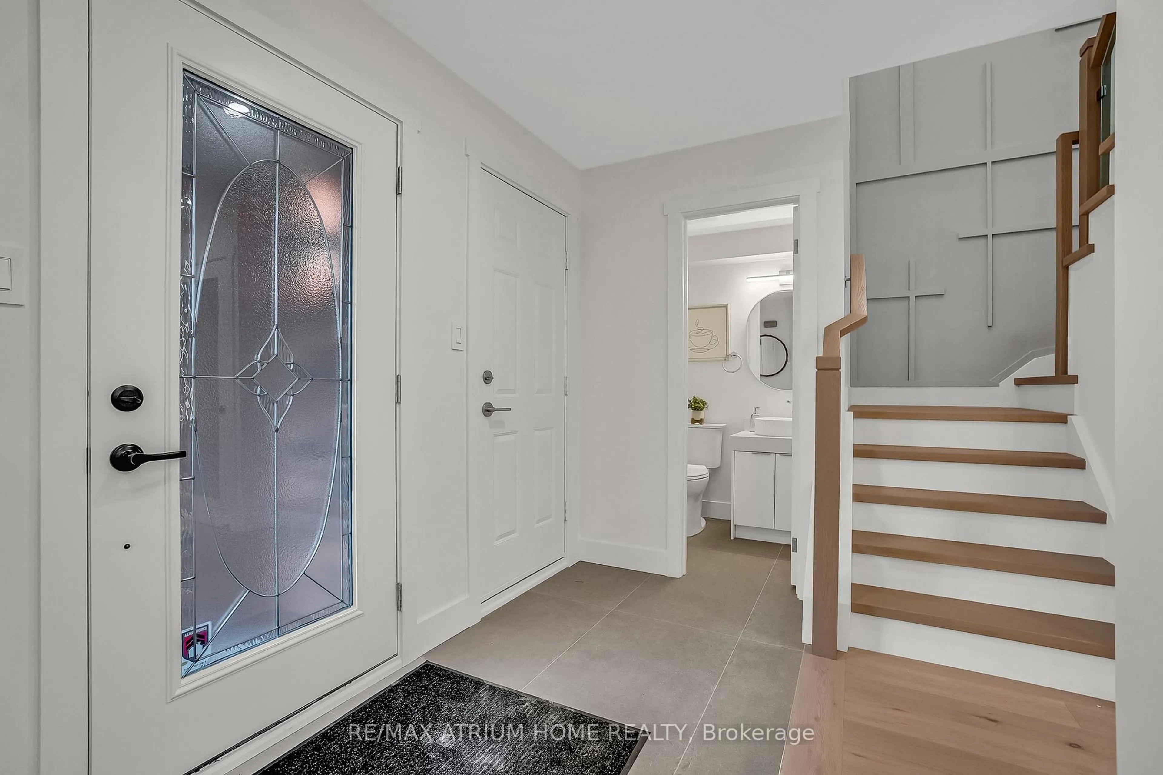 Indoor entryway for 86 Old Colony Dr, Whitby Ontario L1R 2G9