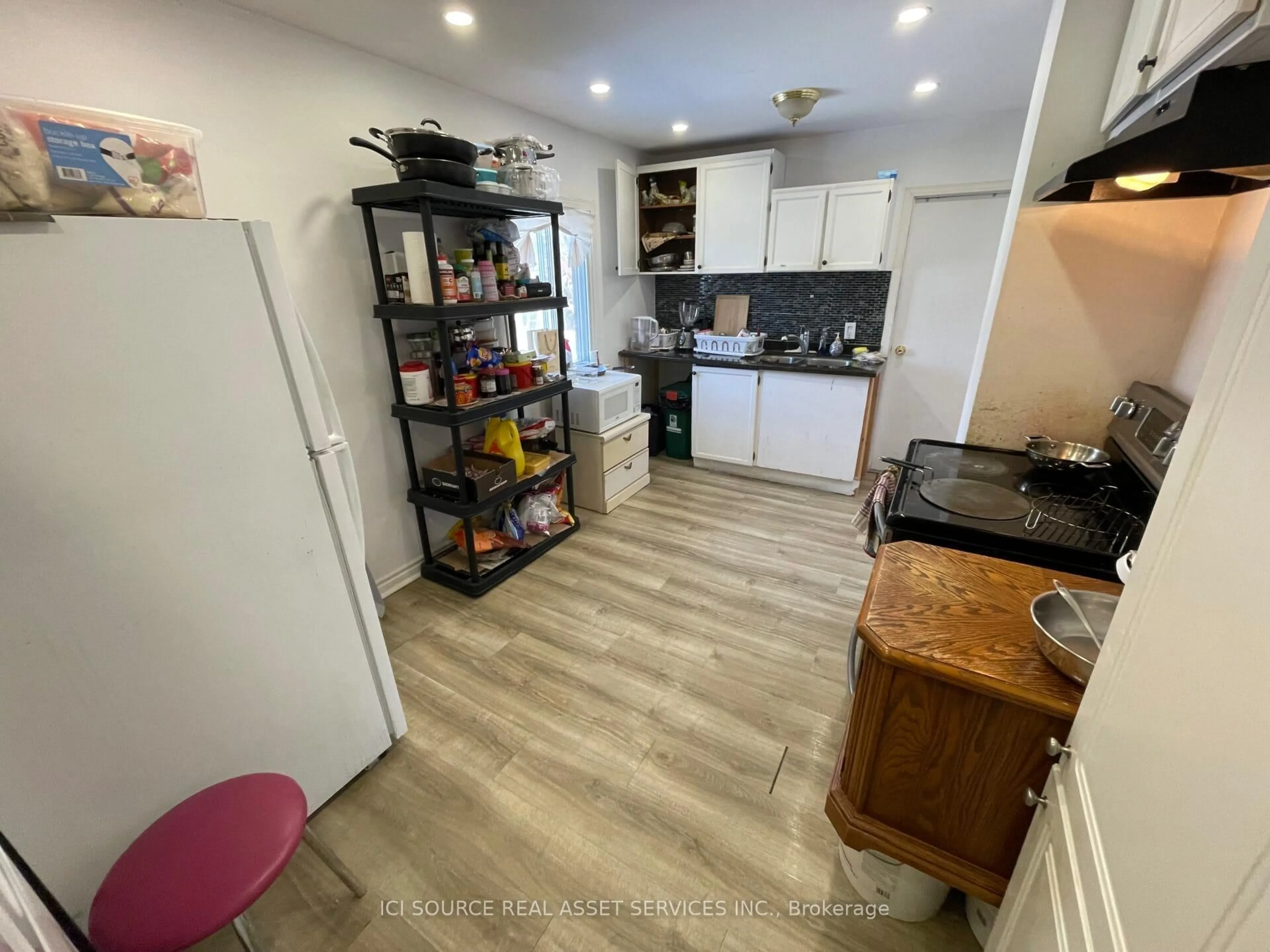 Unknown for 547 Montrave Ave, Oshawa Ontario L1J 4S8