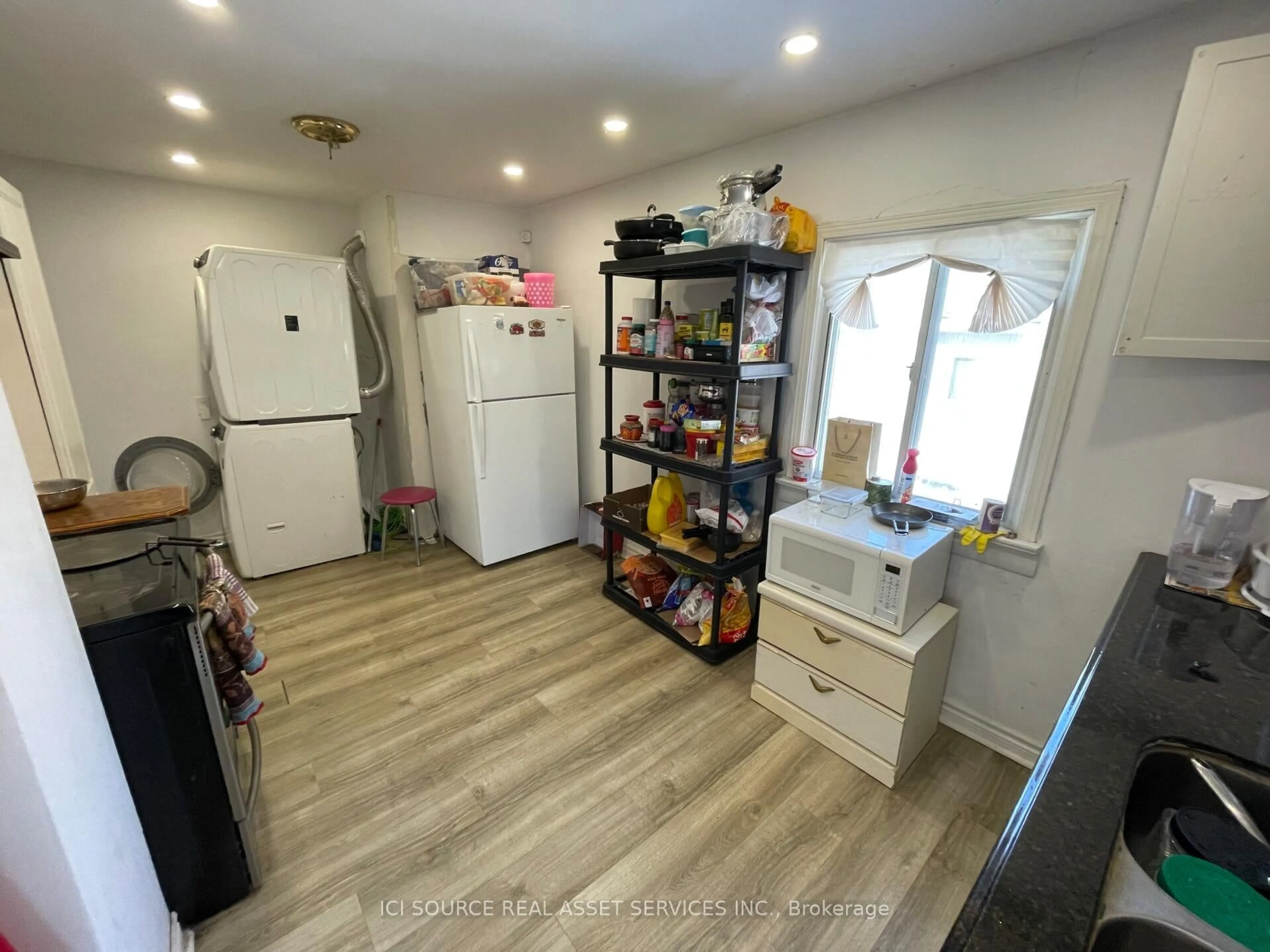 Unknown for 547 Montrave Ave, Oshawa Ontario L1J 4S8