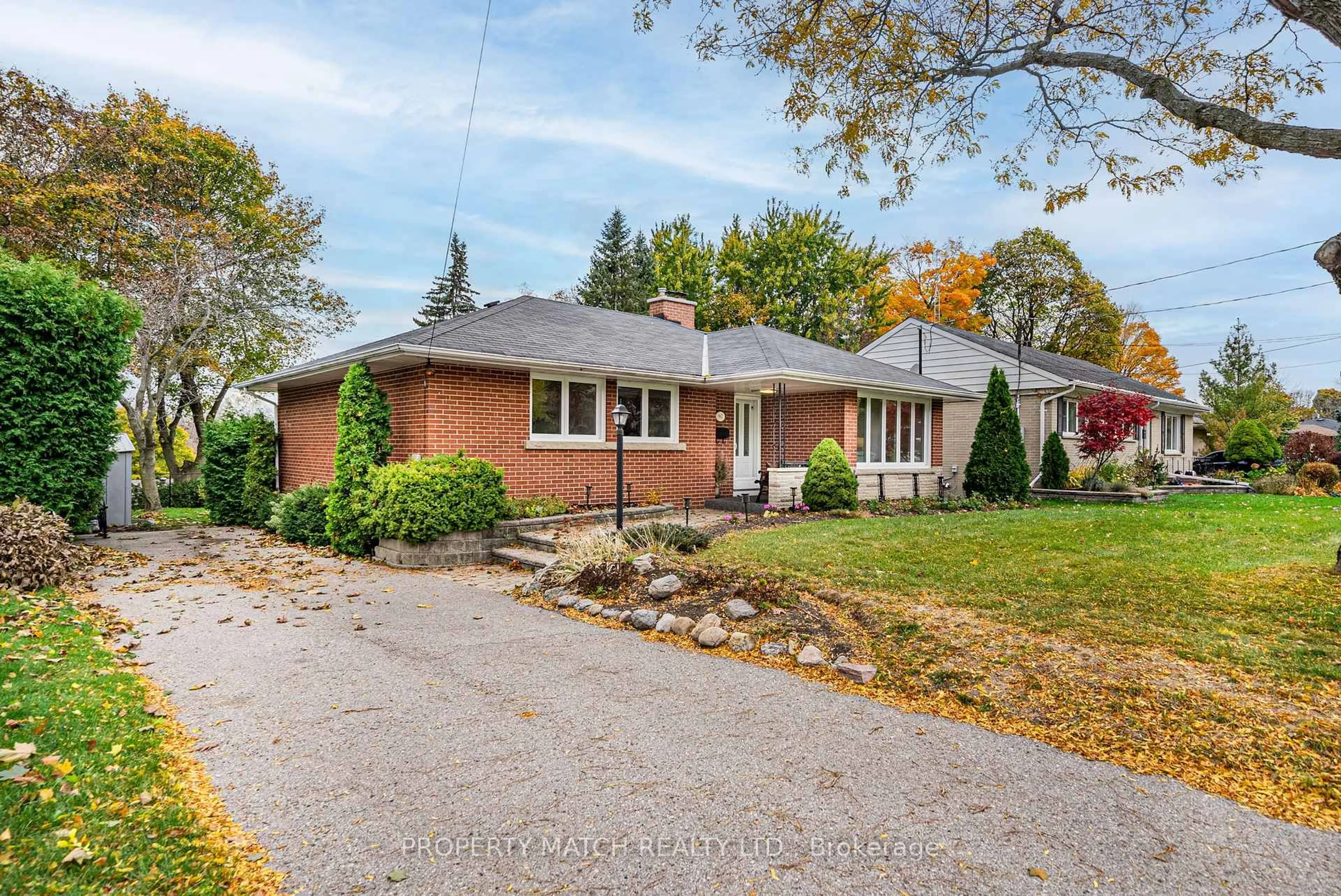 Home with brick exterior material, street for 962 Mohawk St, Oshawa Ontario L1G 3B2