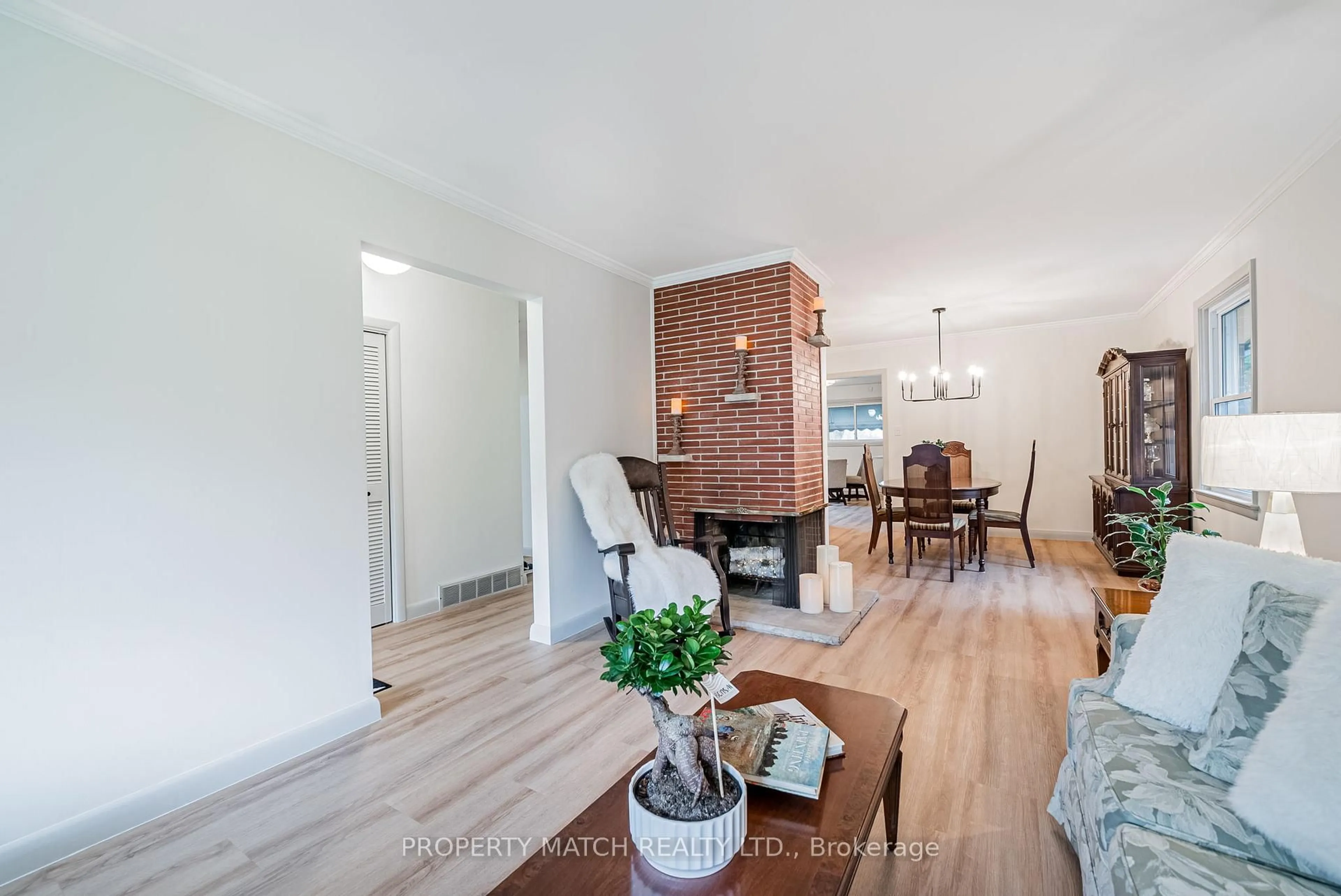 Living room with furniture, wood/laminate floor for 962 Mohawk St, Oshawa Ontario L1G 3B2