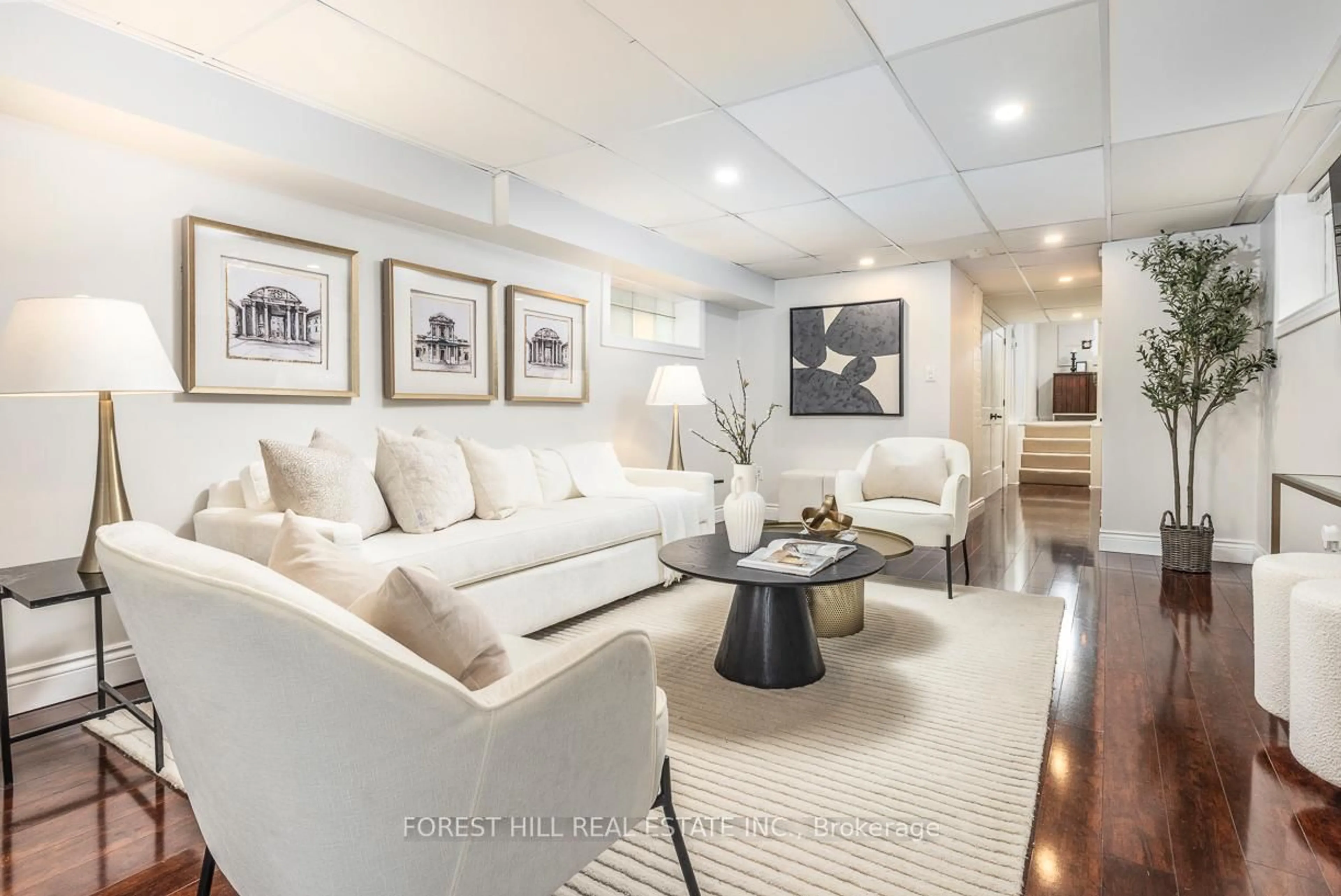 Living room with furniture, unknown for 605 Craven Rd, Toronto Ontario M4L 2Z6