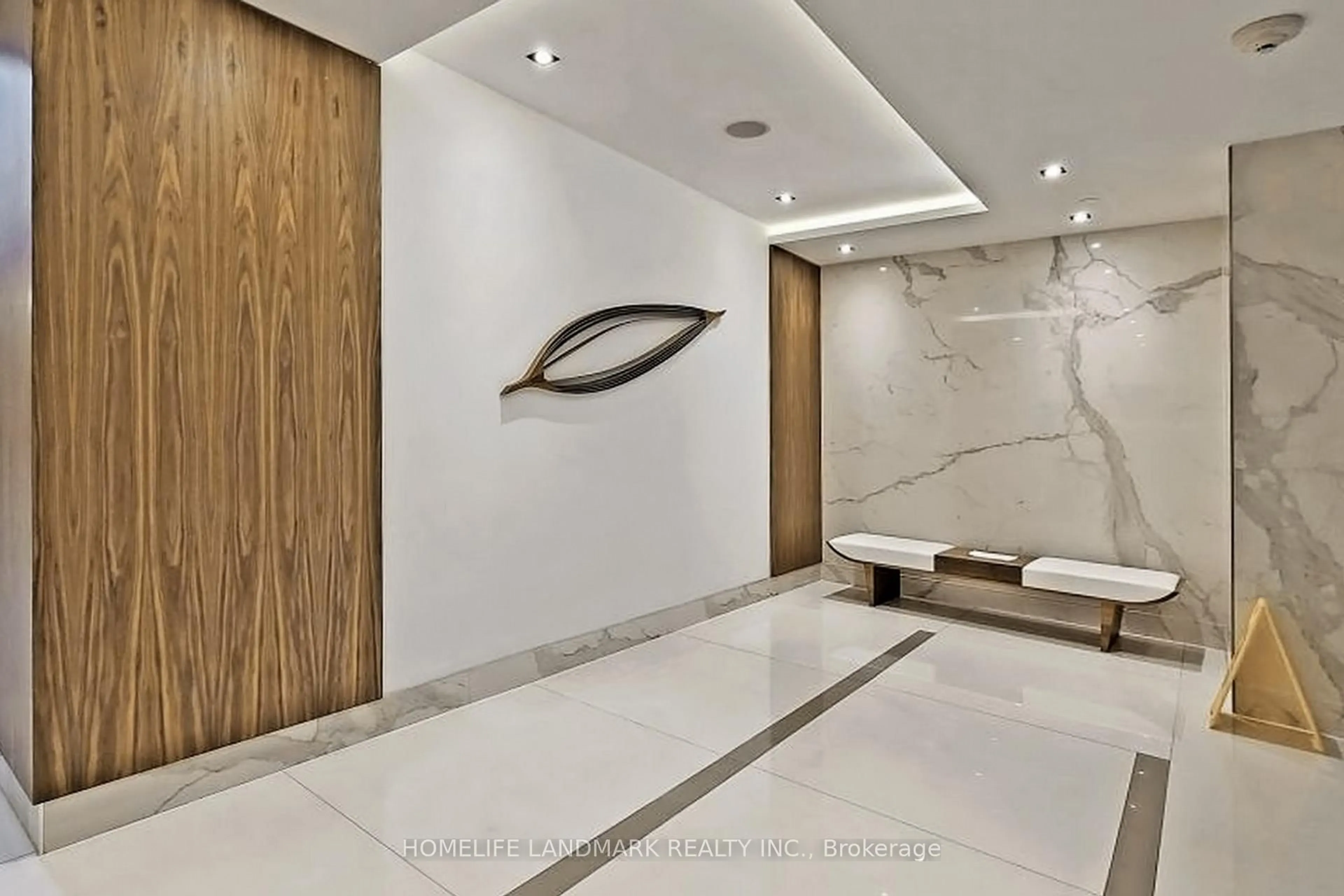 Indoor foyer for 255 Village Green Sq #2106, Toronto Ontario M1S 0L3