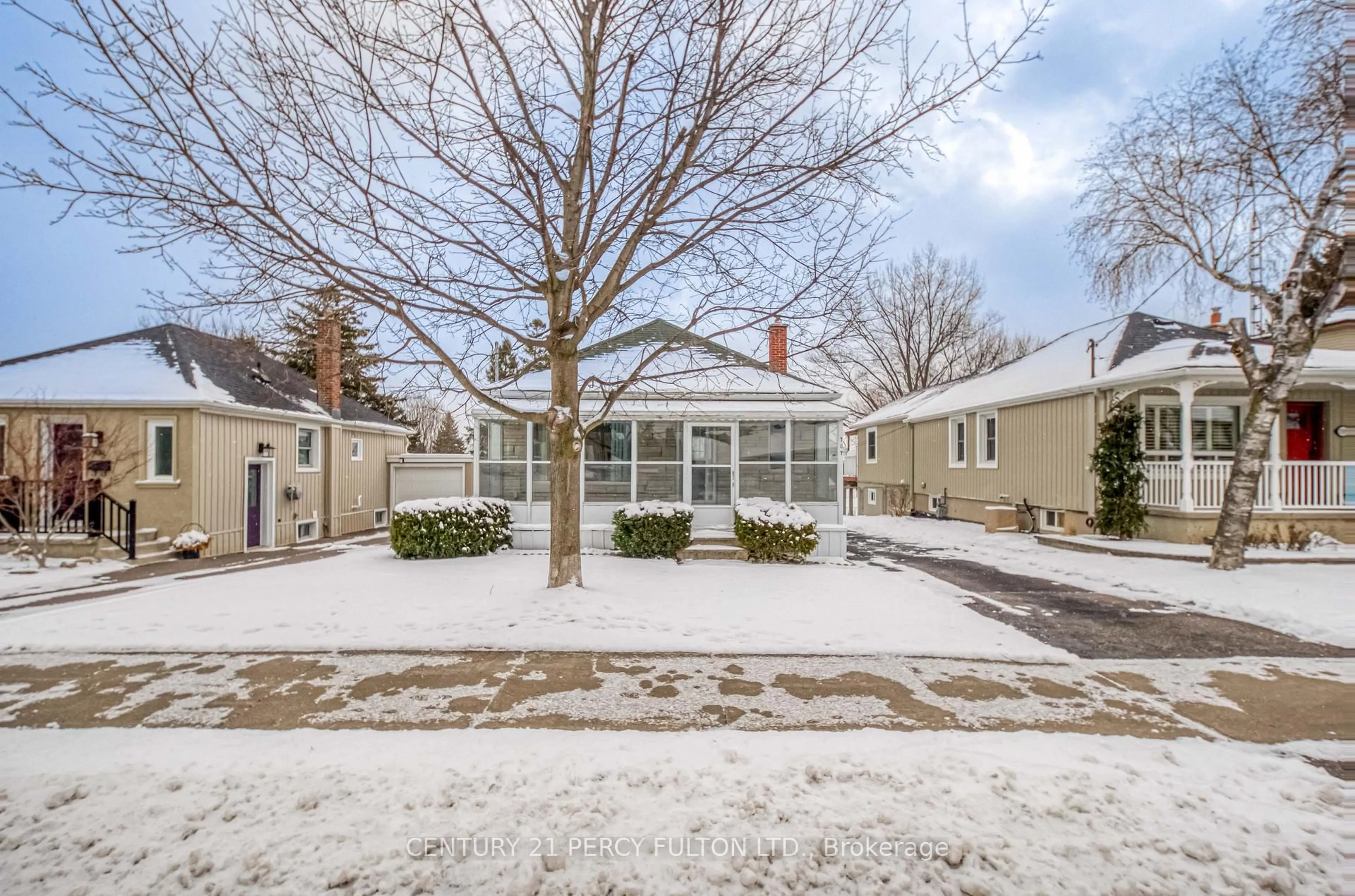 Unknown for 707 Athol St, Whitby Ontario L1N 4A1