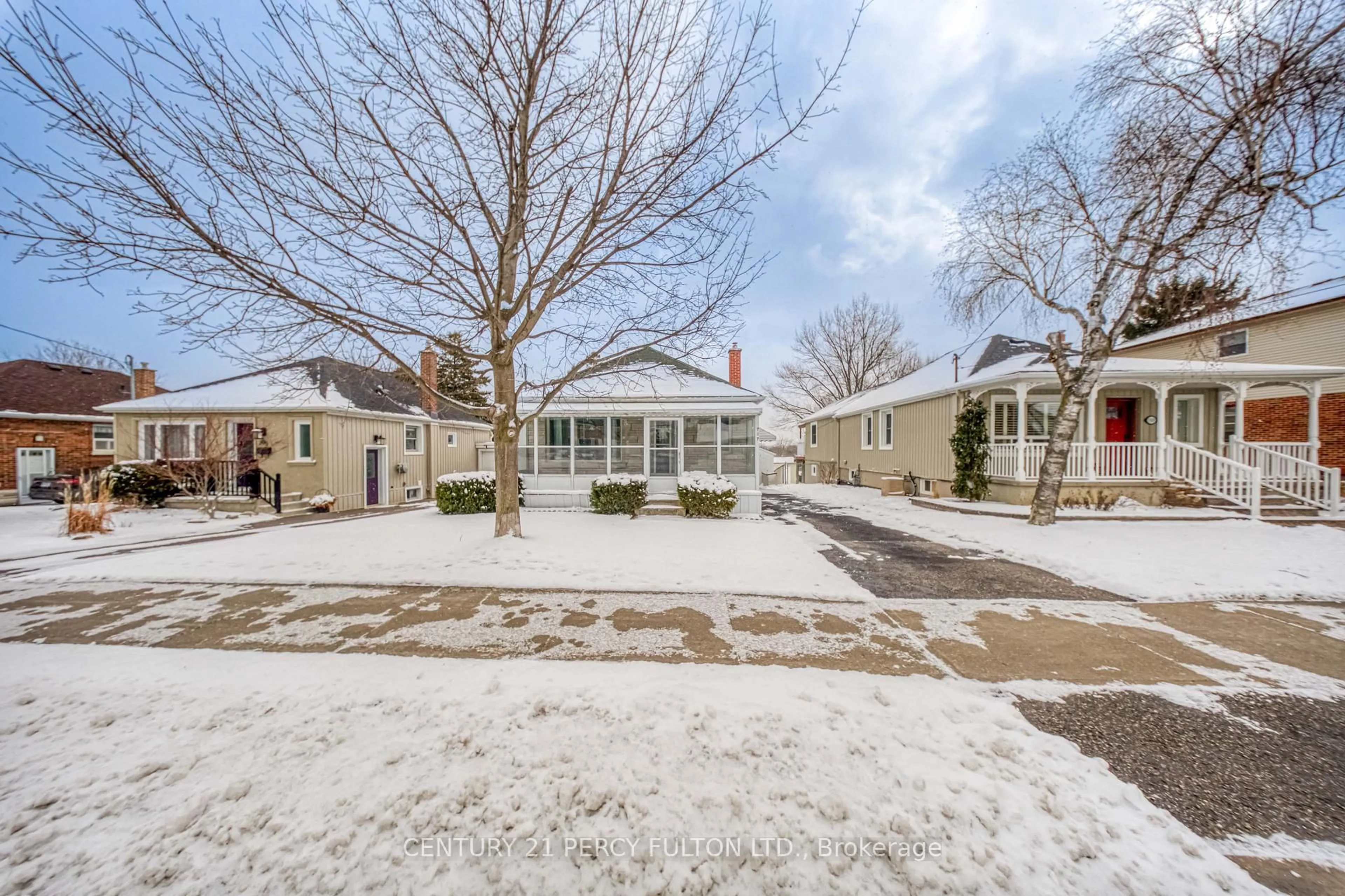 Unknown for 707 Athol St, Whitby Ontario L1N 4A1