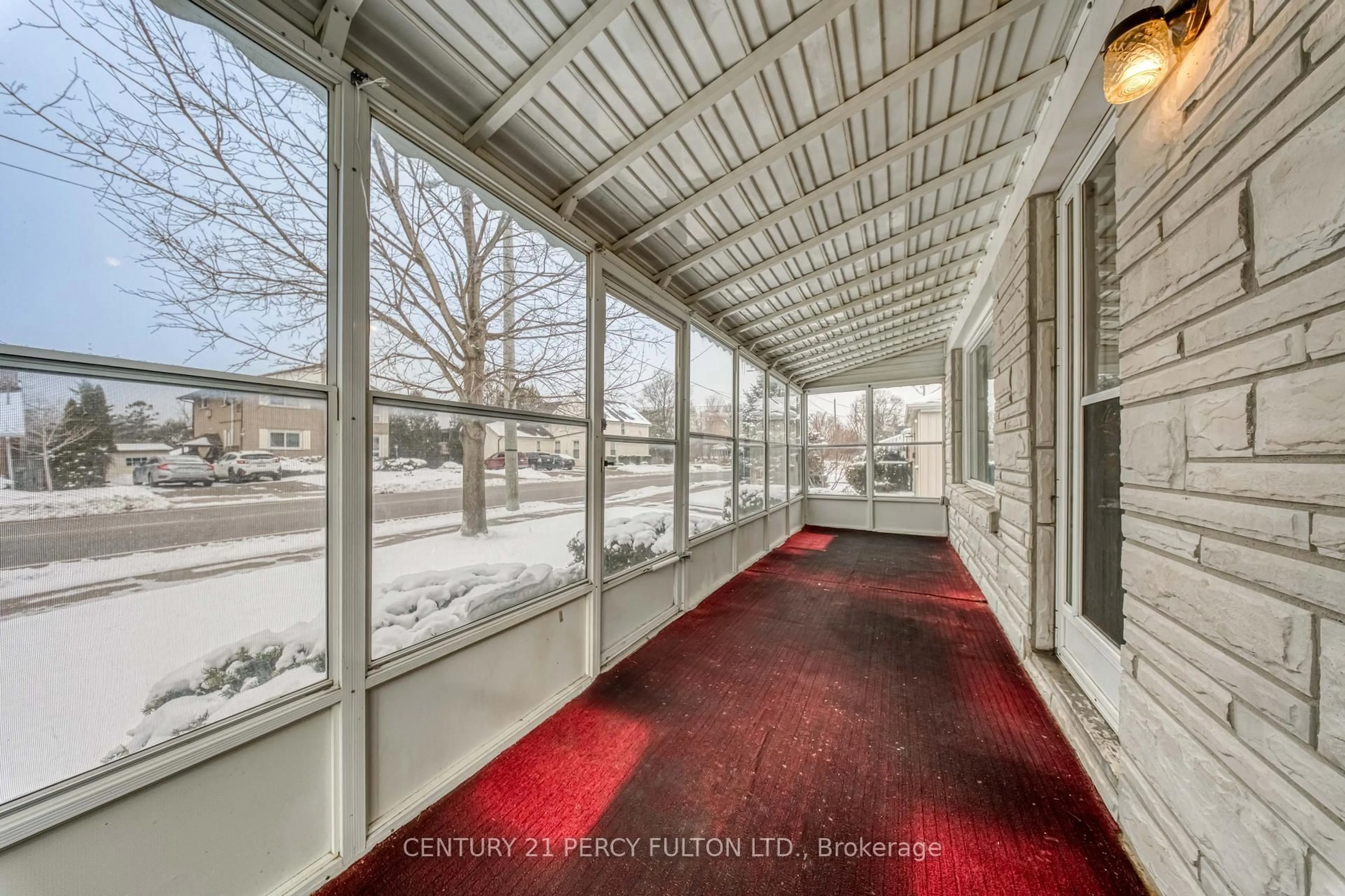 Unknown for 707 Athol St, Whitby Ontario L1N 4A1