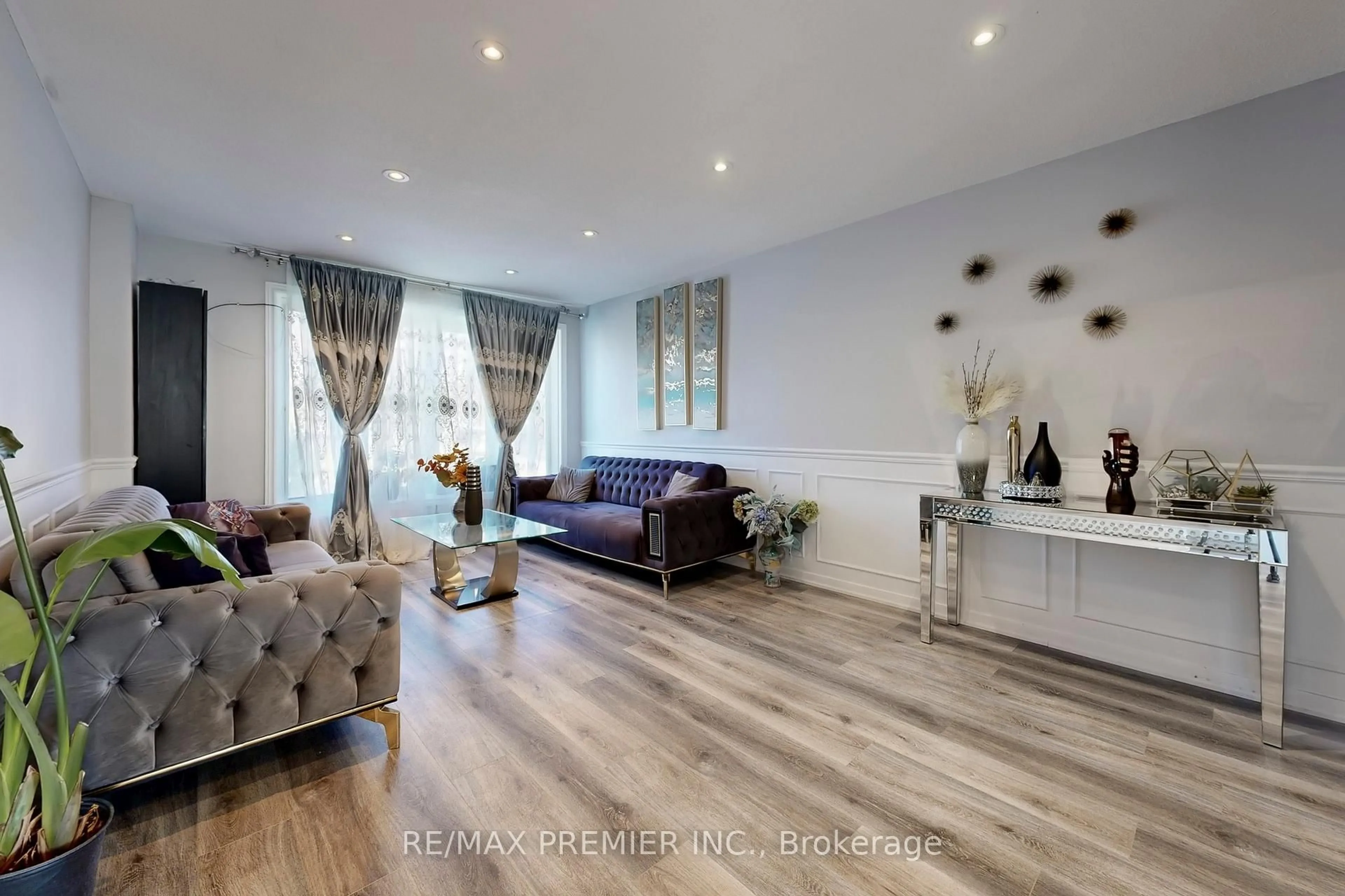 Unknown for 888 Krosno Blvd, Pickering Ontario L1W 1H4