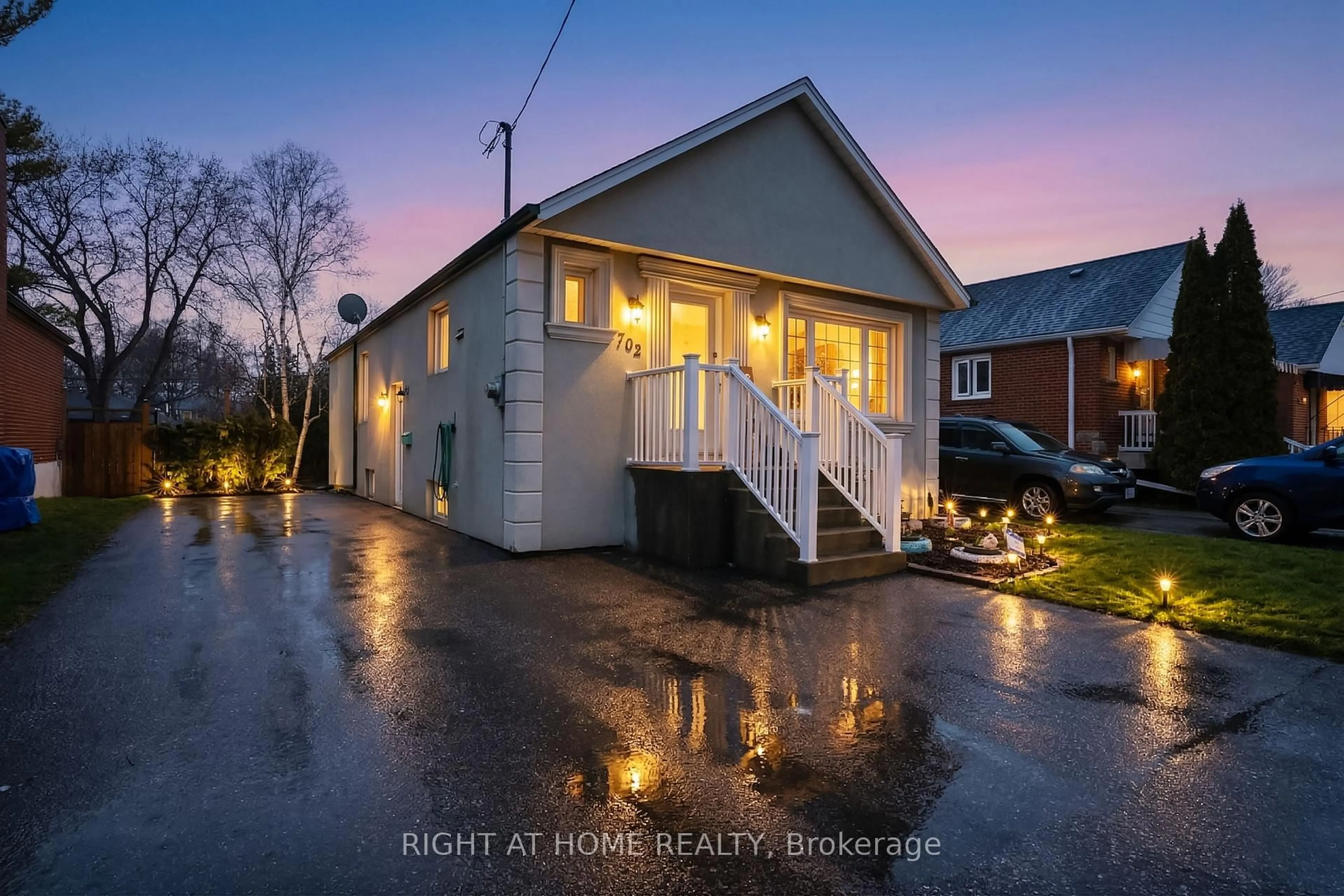 A pic from outside/outdoor area/front of a property/back of a property/a pic from drone, street for 702 Pharmacy Ave, Toronto Ontario M1L 3J2