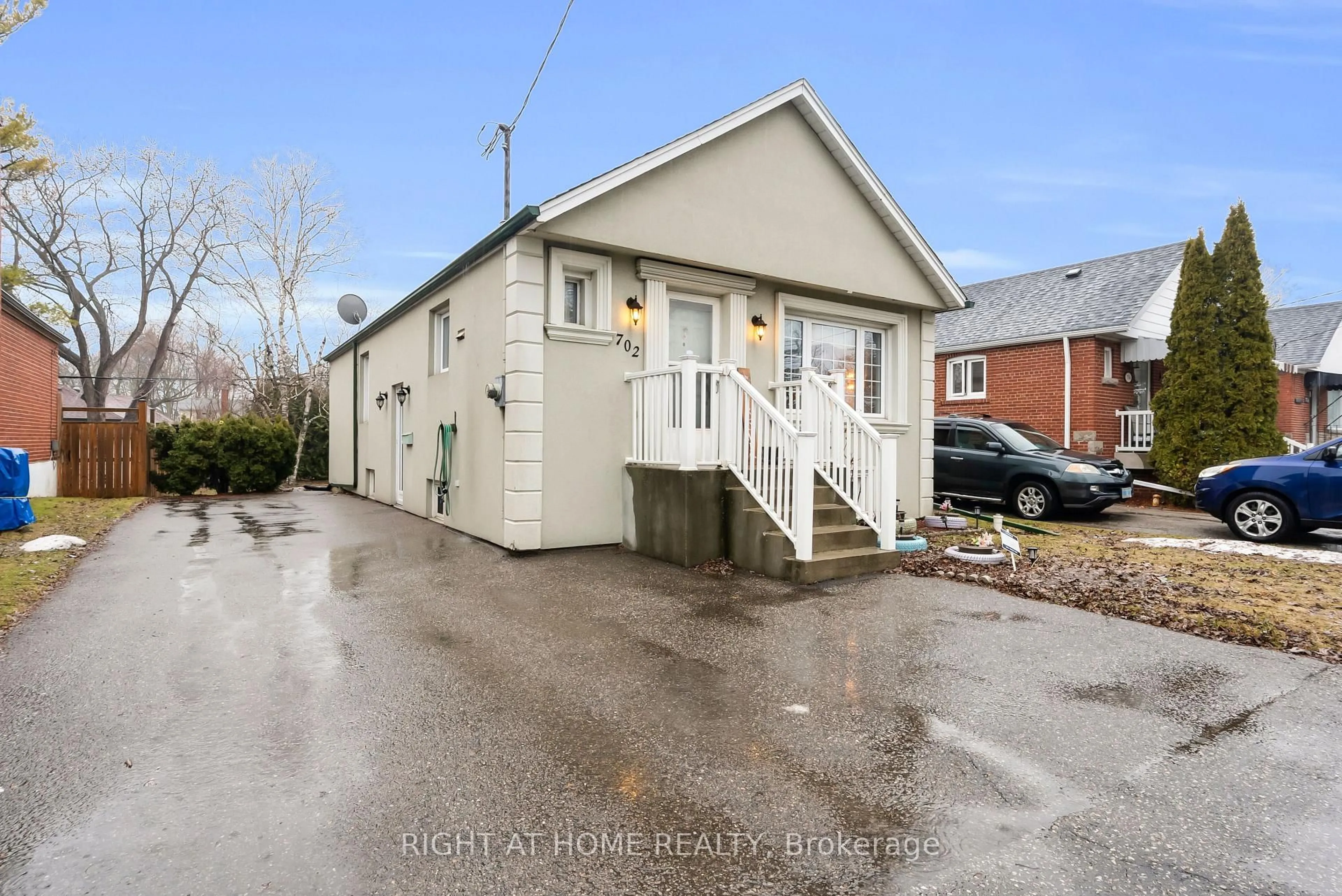 A pic from outside/outdoor area/front of a property/back of a property/a pic from drone, street for 702 Pharmacy Ave, Toronto Ontario M1L 3J2