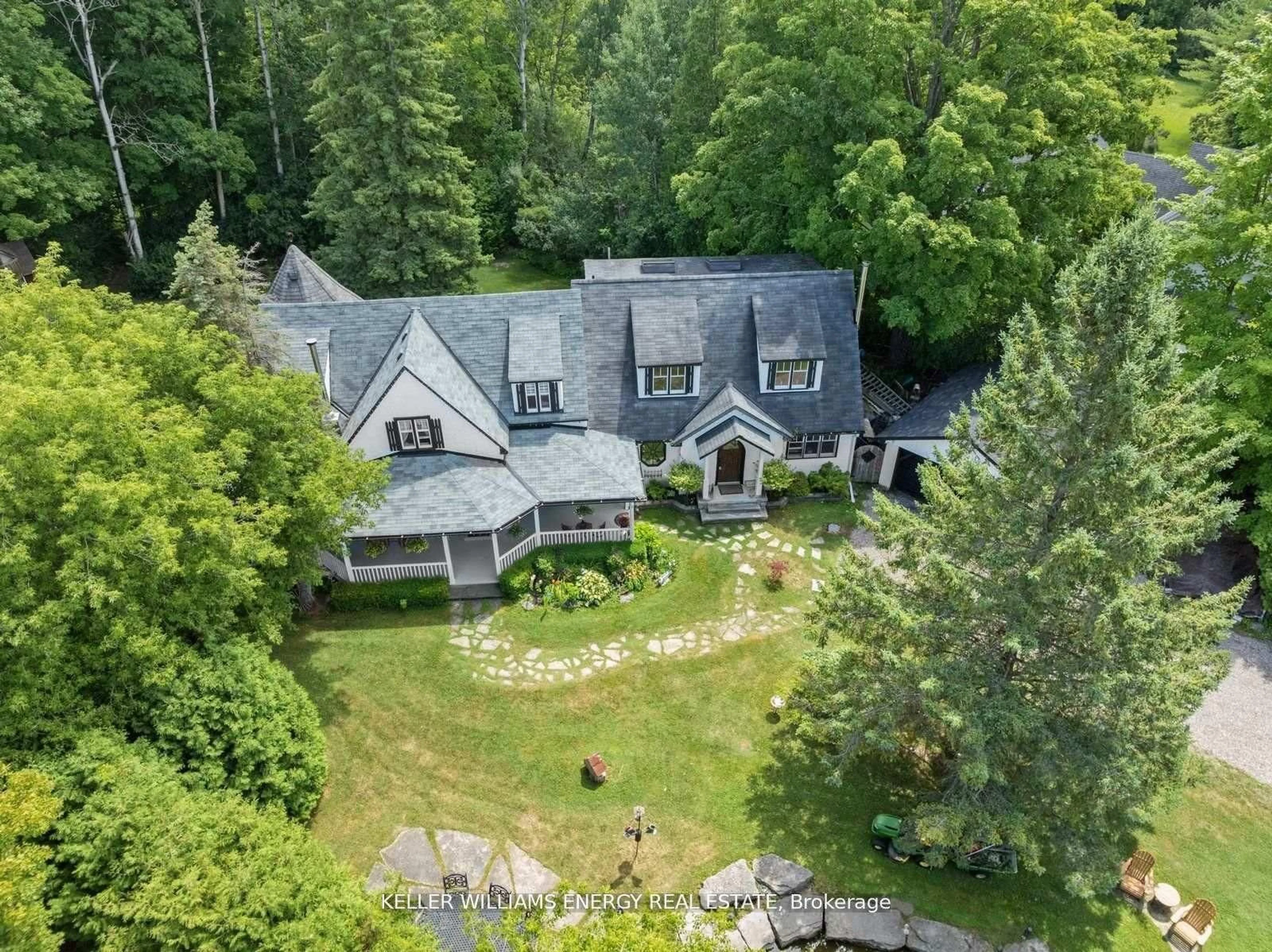 A pic from outside/outdoor area/front of a property/back of a property/a pic from drone, unknown for 1775 Track St, Pickering Ontario L1Y 1B8