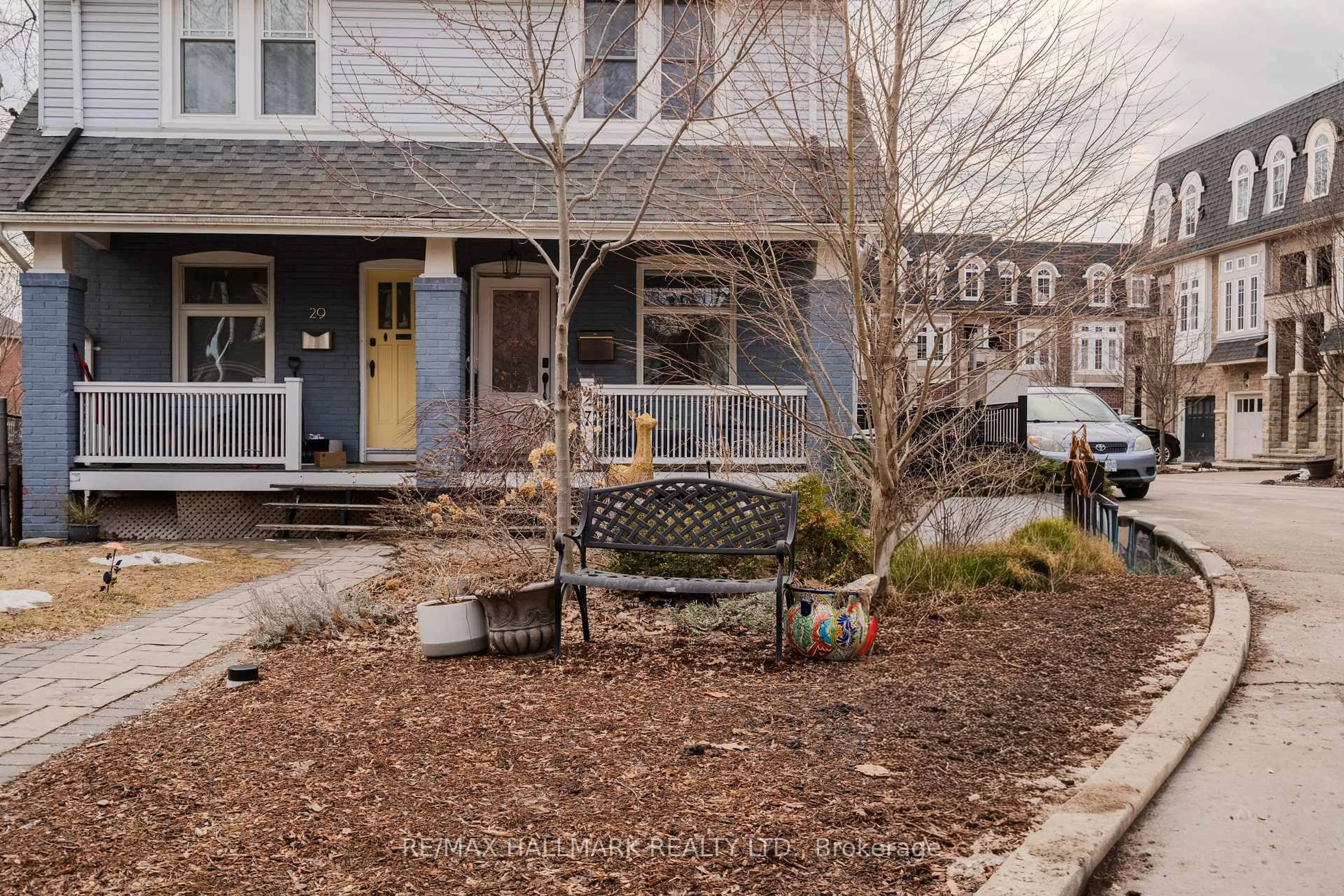 Patio, street for 27 Maughan Cres, Toronto Ontario M4L 3E4