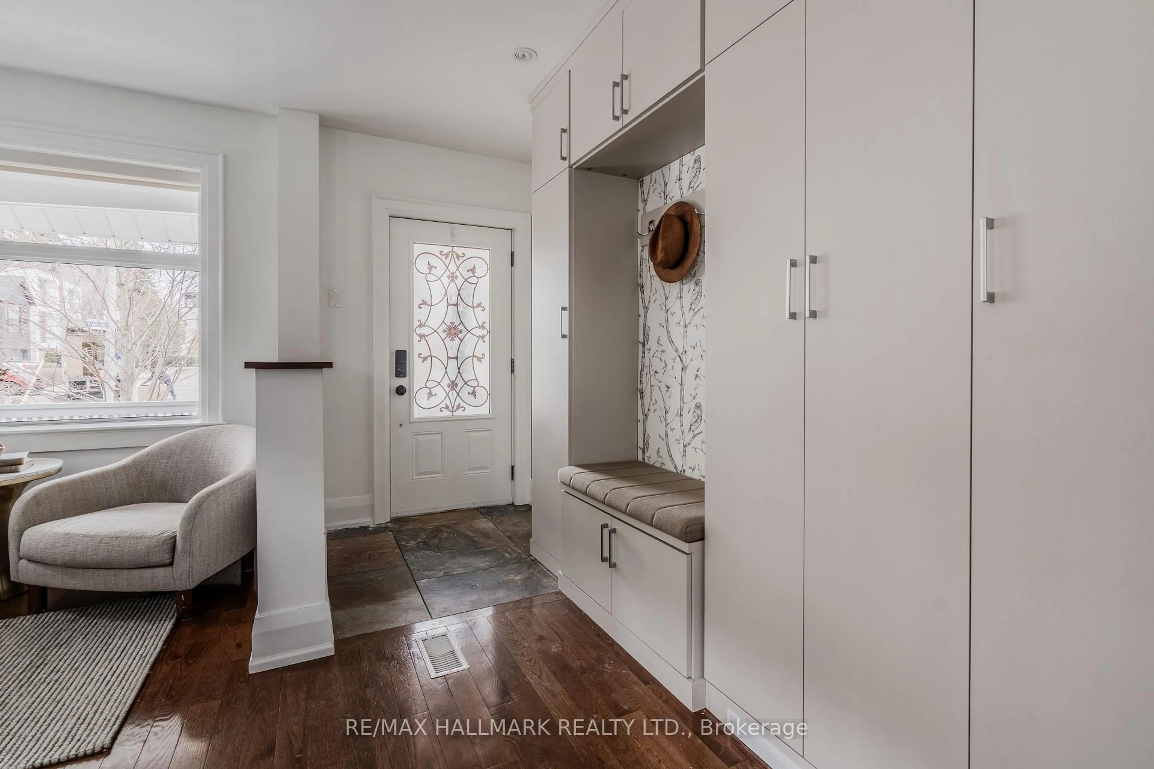 Indoor entryway for 27 Maughan Cres, Toronto Ontario M4L 3E4