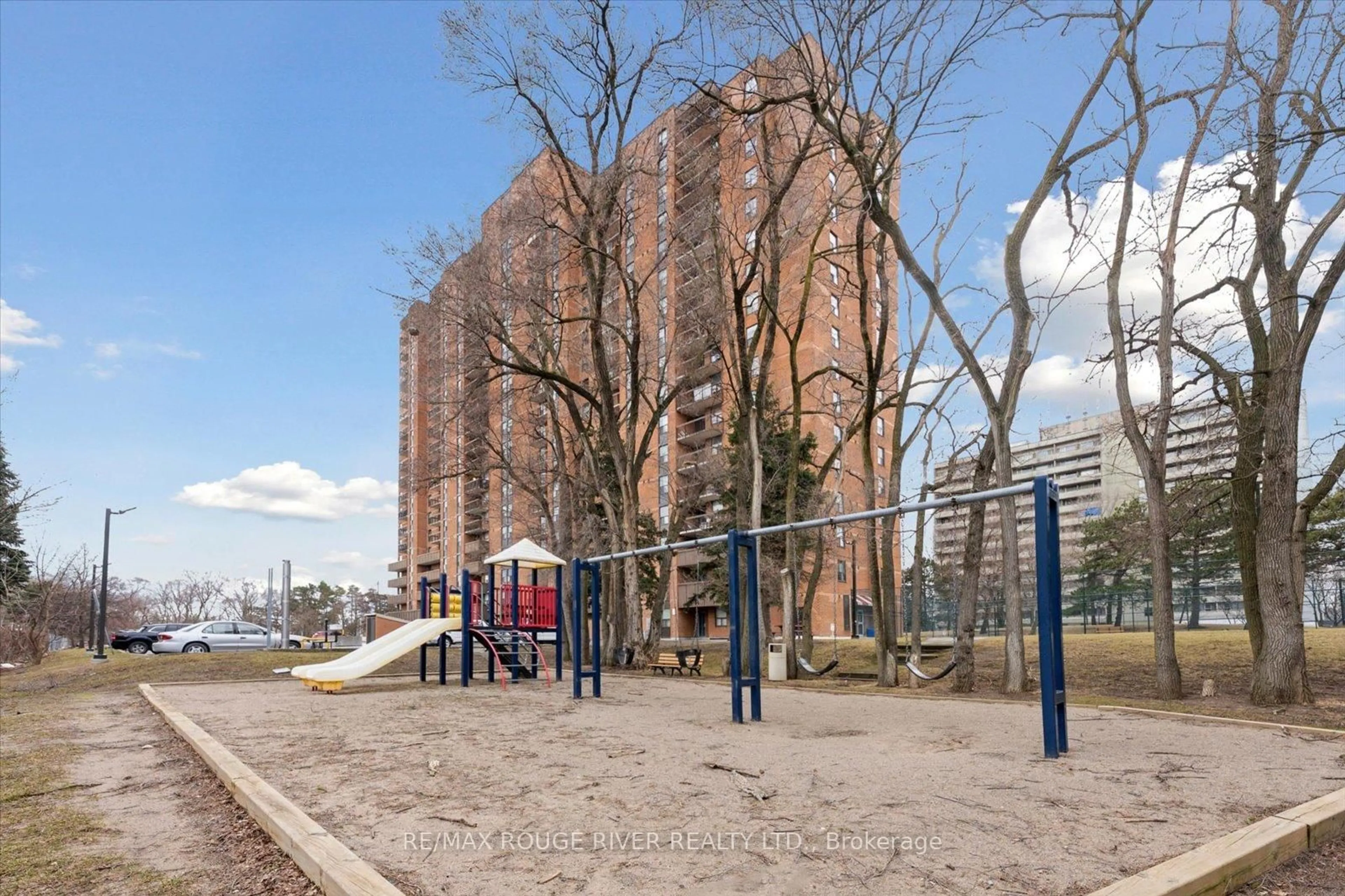 Patio, building for 90 Ling Rd #907, Toronto Ontario M1E 4Y3