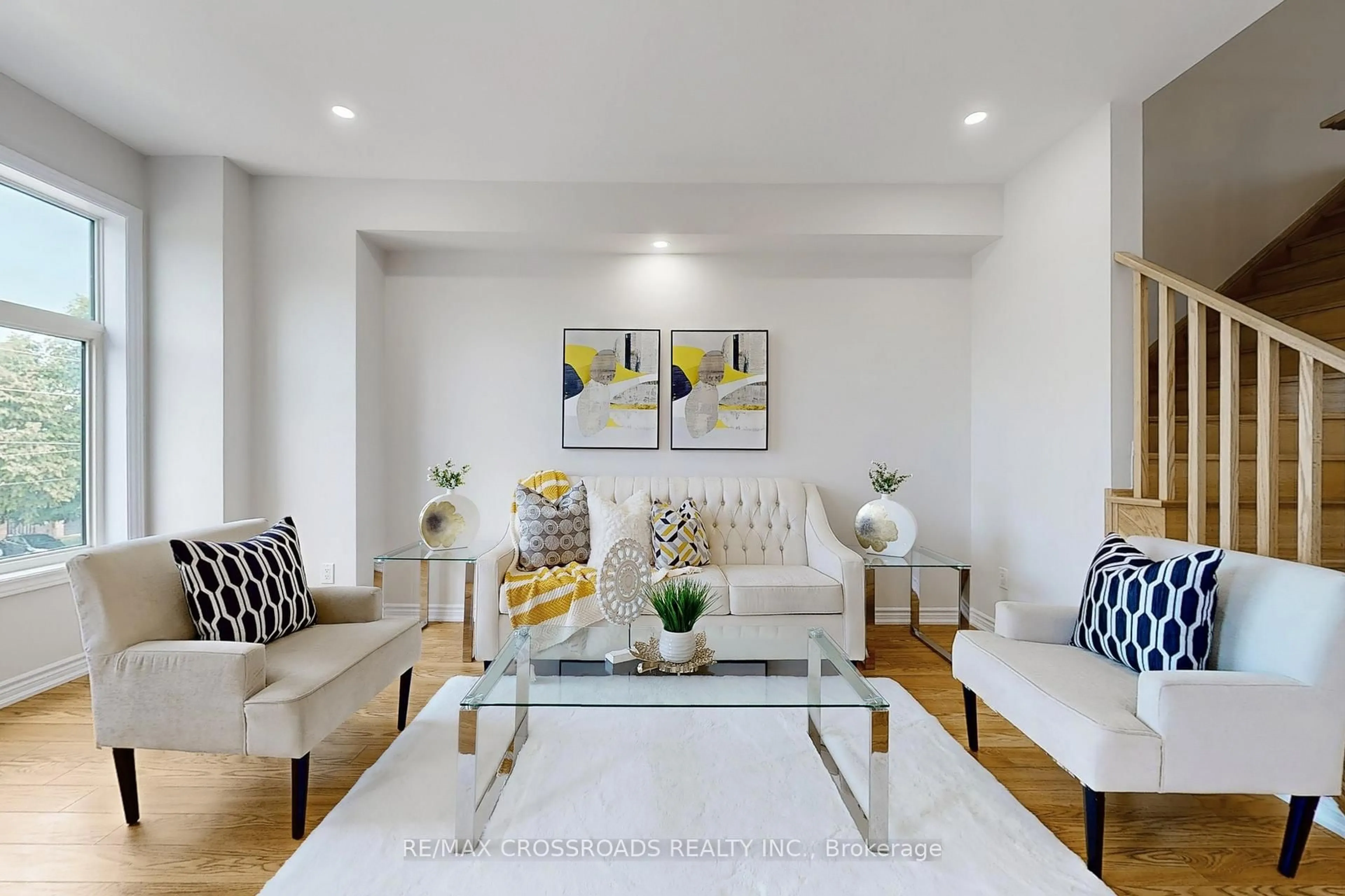 Living room with furniture, unknown for 384 Okanagan Path, Oshawa Ontario L1H 0B1