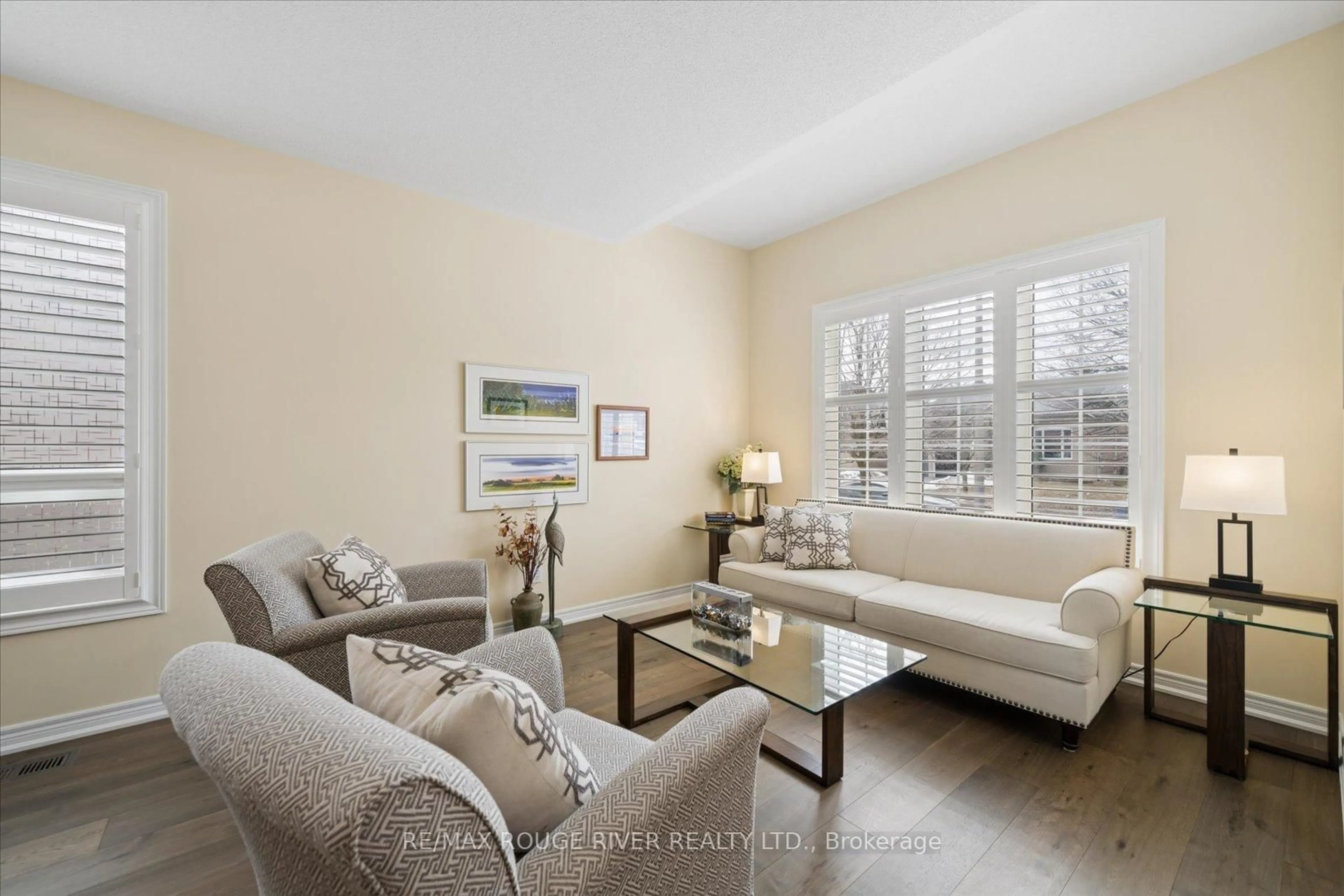 Living room with furniture, unknown for 475 Victoria St, Scugog Ontario L9L 1V2