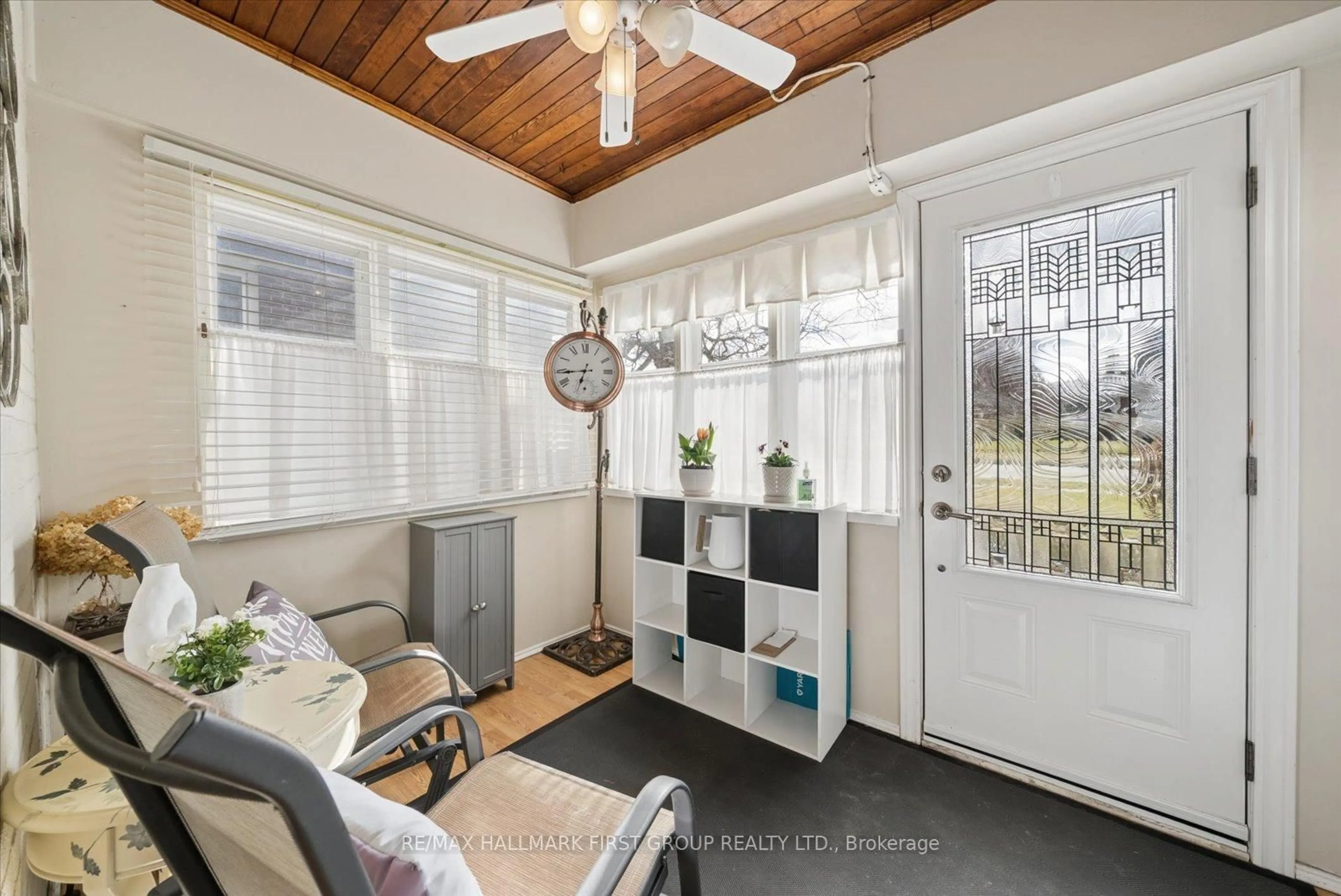 Indoor entryway for 217 Farewell St, Oshawa Ontario L1H 6L5