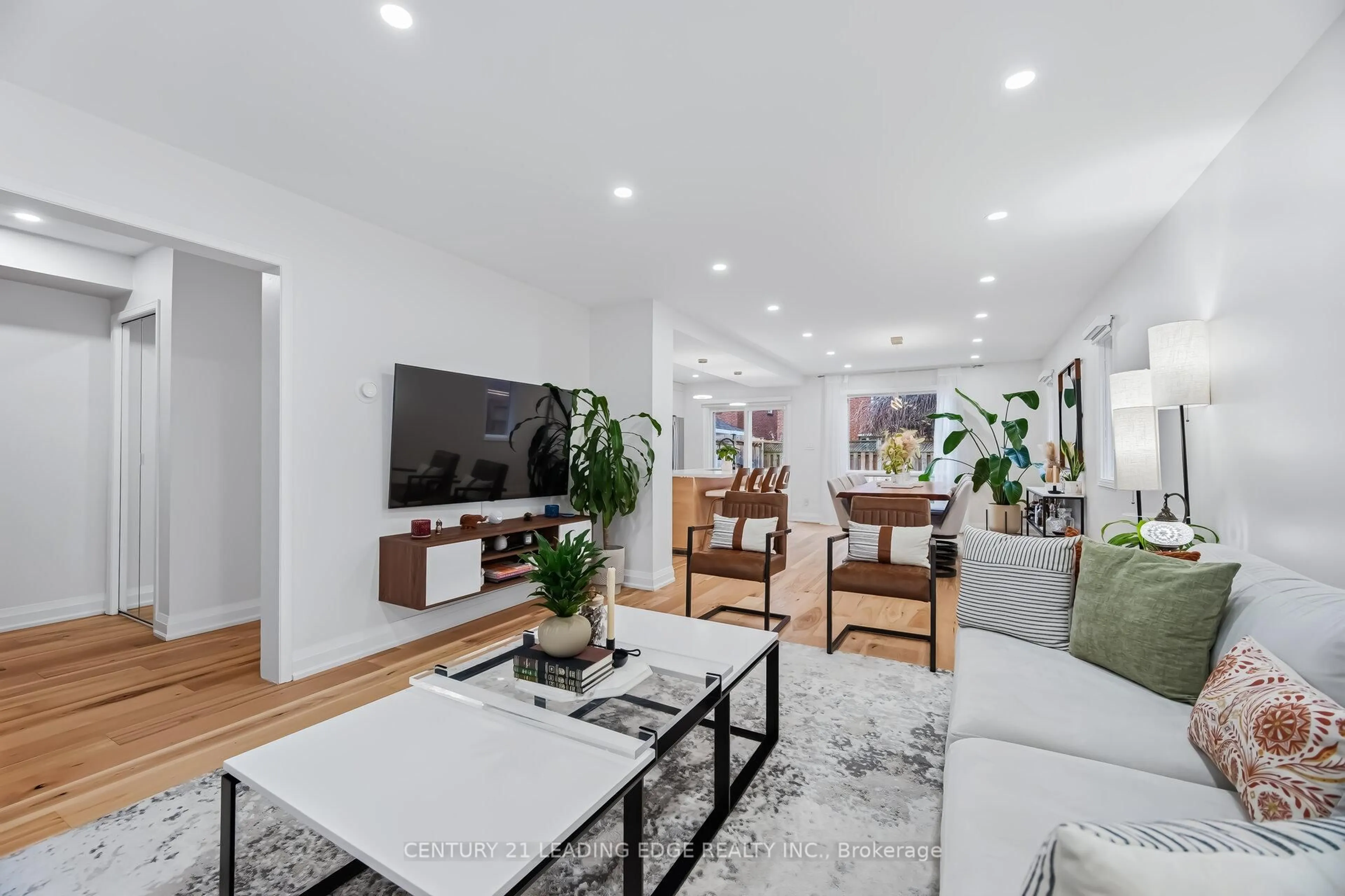 Living room with furniture, unknown for 923 Redbird Cres, Pickering Ontario L1V 5K8