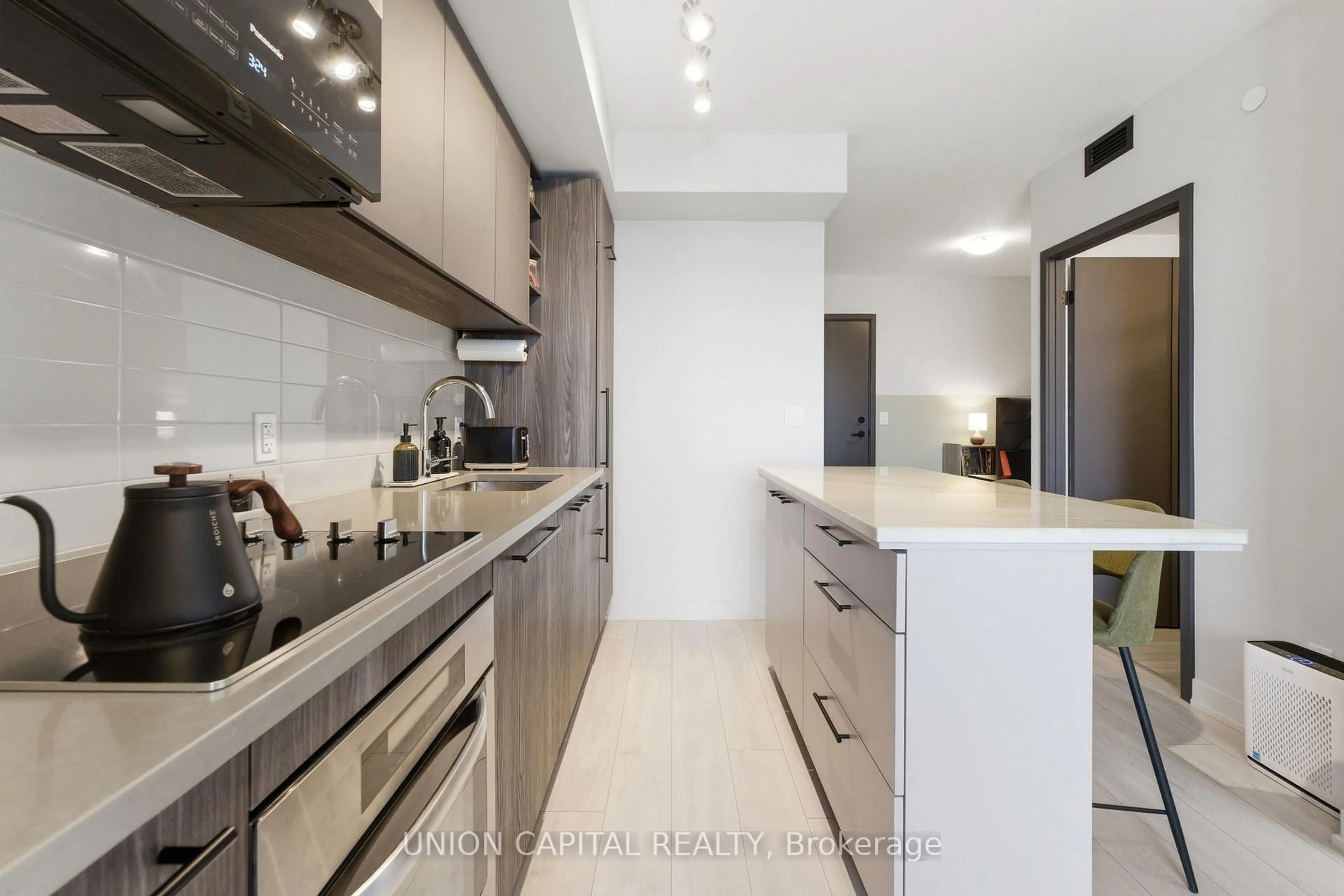 Contemporary kitchen, unknown for 2031 Kennedy Rd #2720, Toronto Ontario M1T 0B8