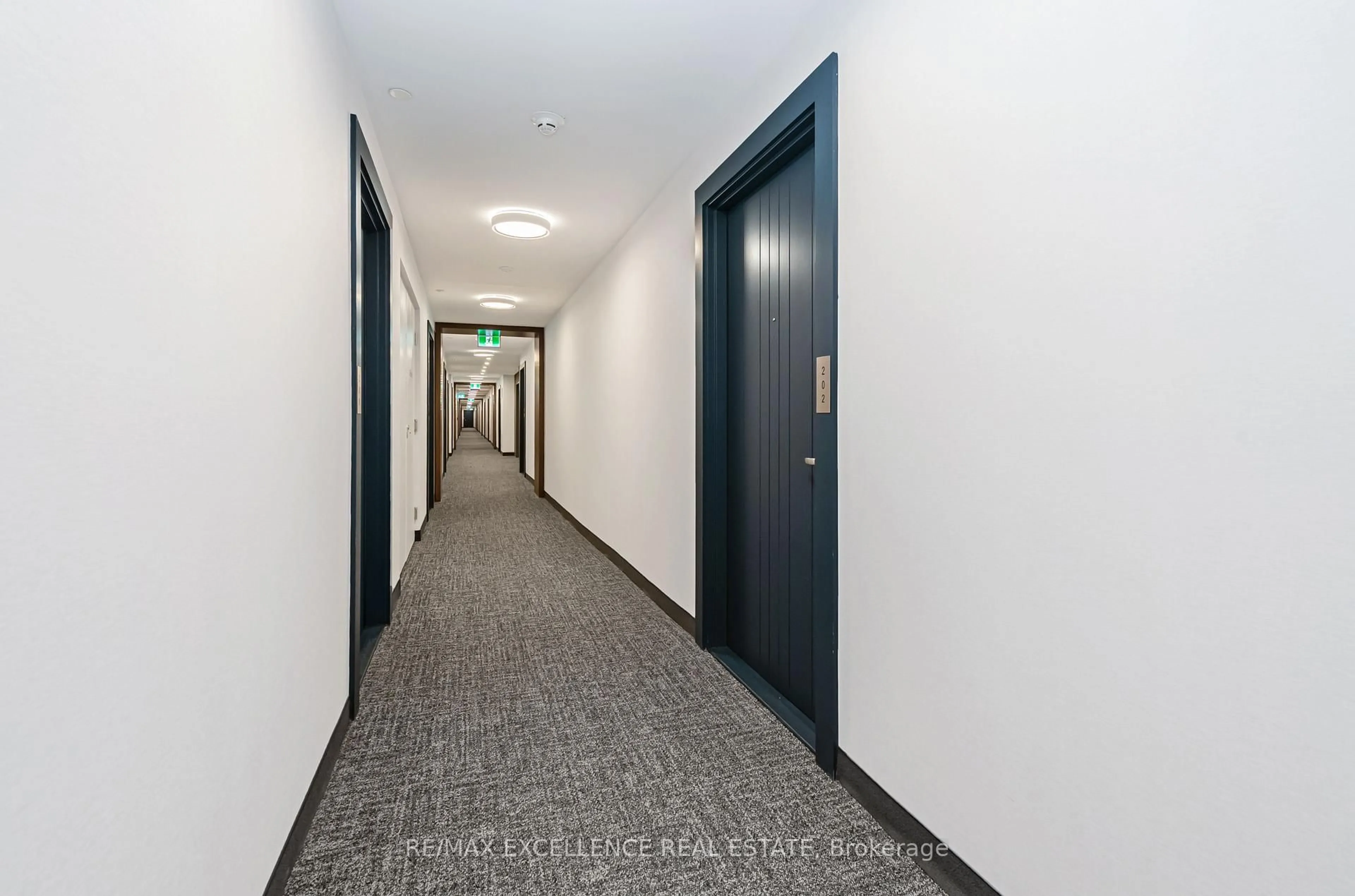 Indoor foyer for 2545 SIMCOE St #202, Oshawa Ontario L1H 7K4